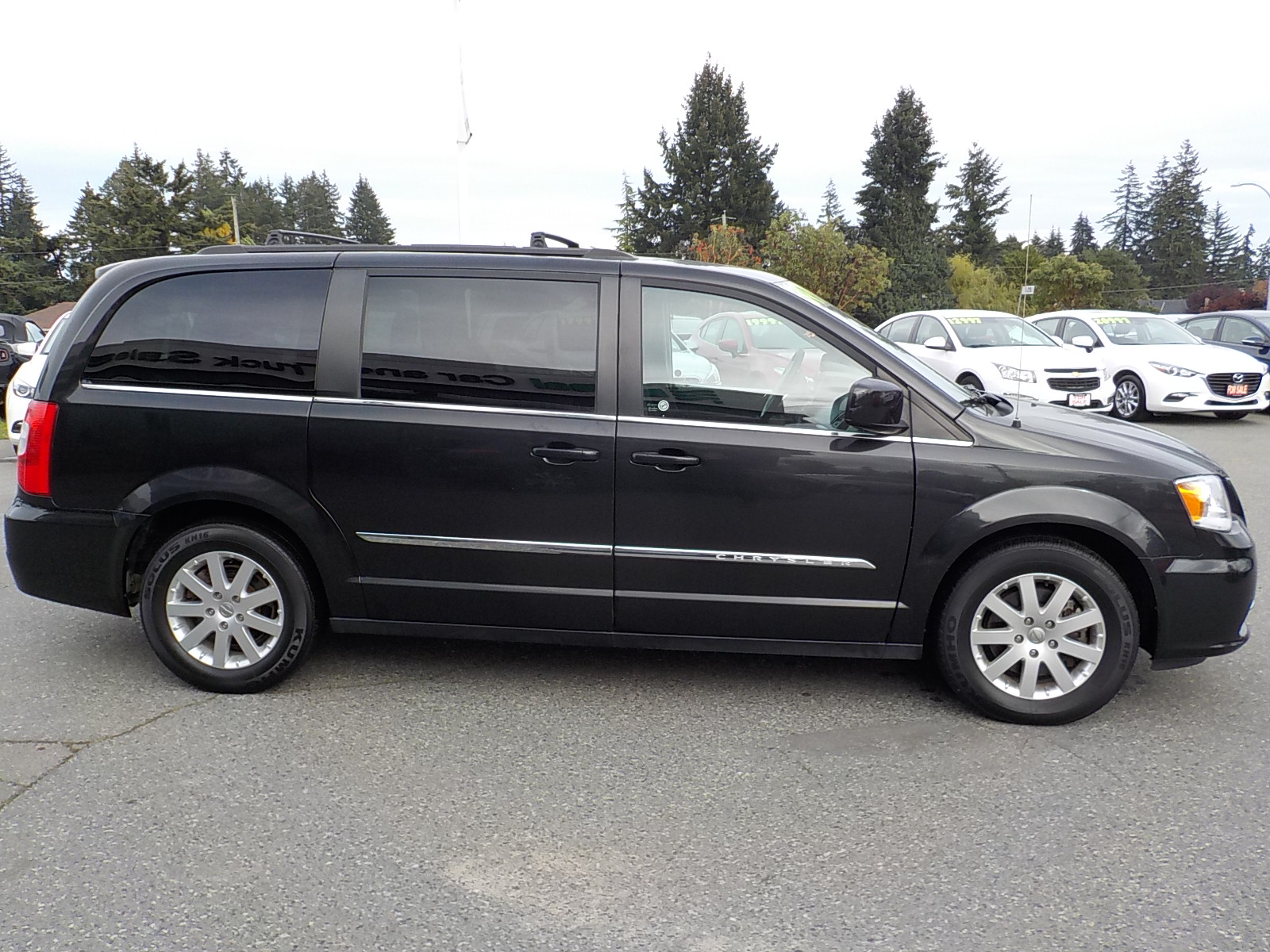 Used 2015 Chrysler Town and Country in Nanaimo,BC