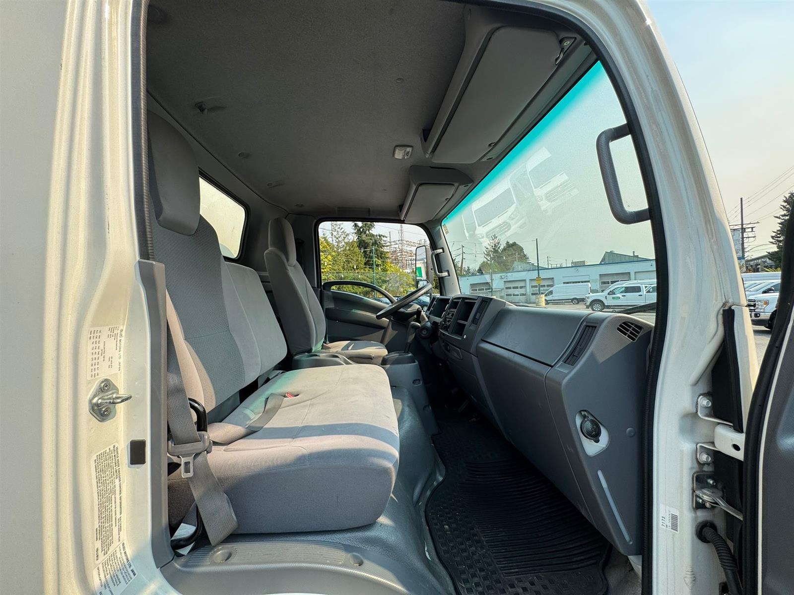 2018 Isuzu NPR HD - Thumbnail 15