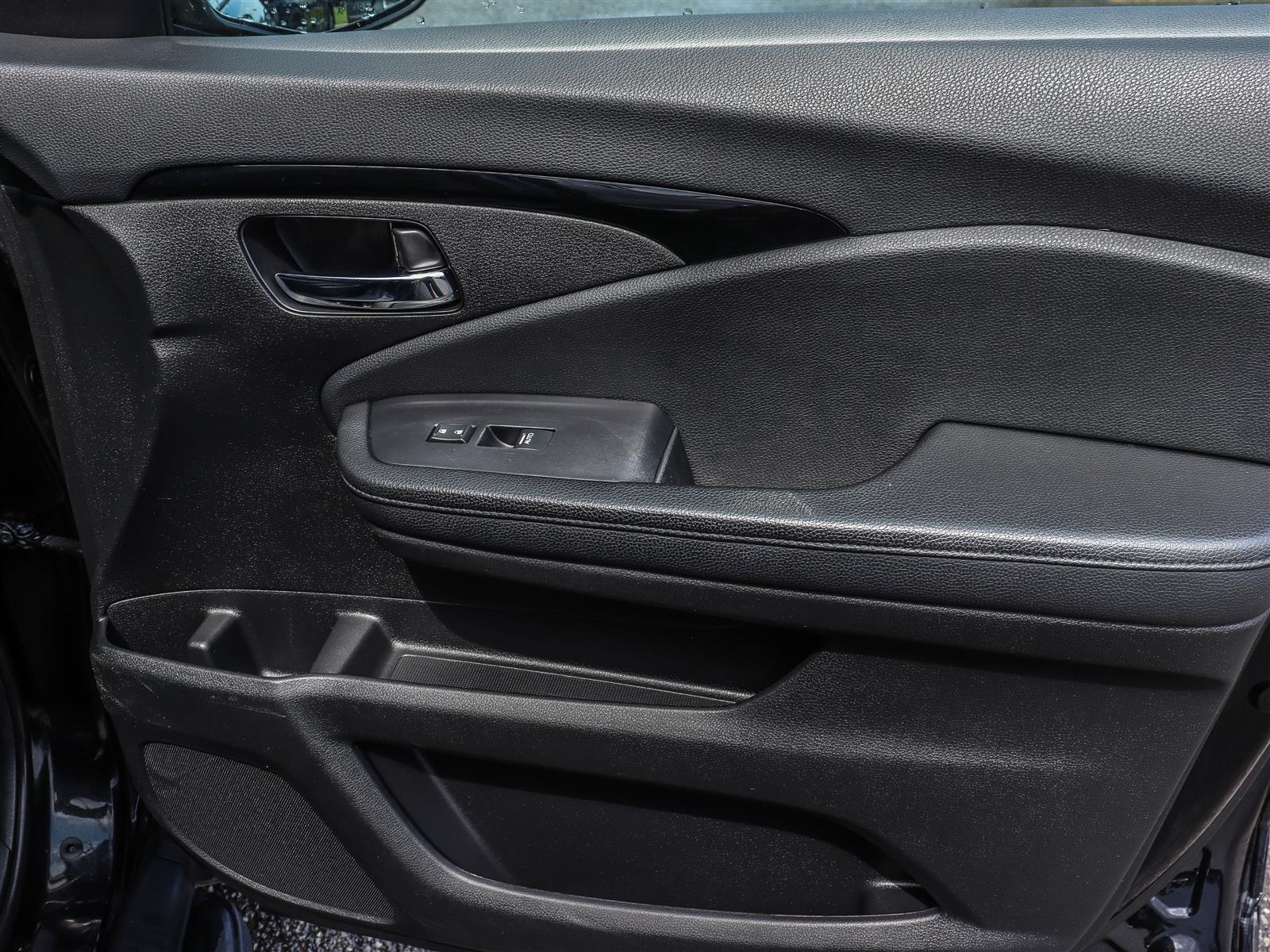 2018 Honda Pilot Touring - Thumbnail 18
