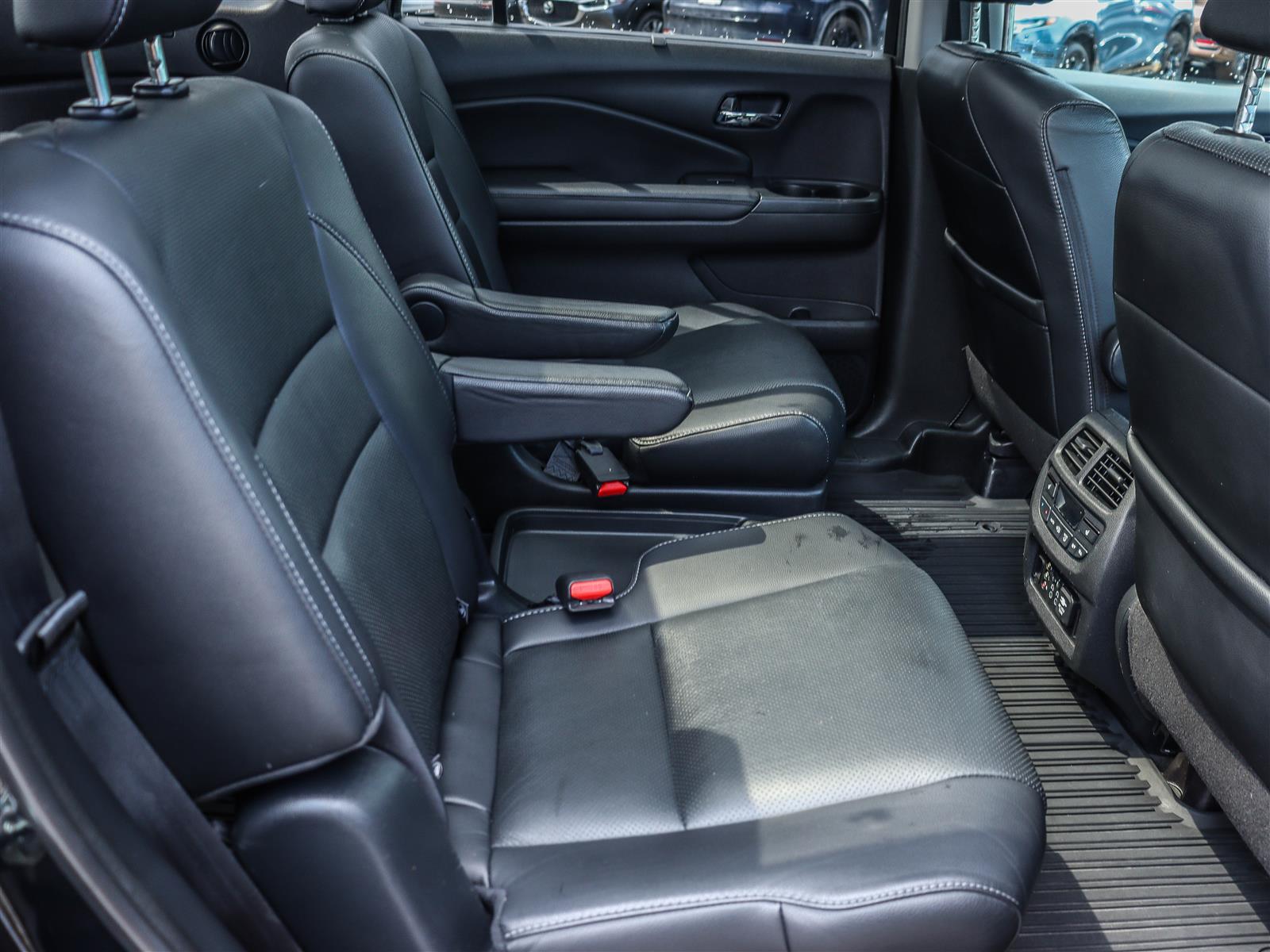 2018 Honda Pilot Touring - Thumbnail 19