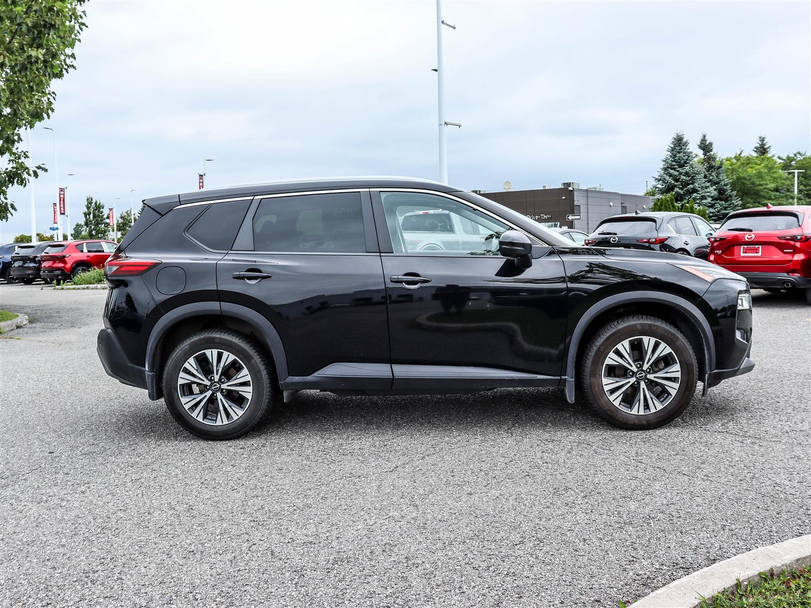 2023 Nissan Rogue SV MoonRoof - Thumbnail 3