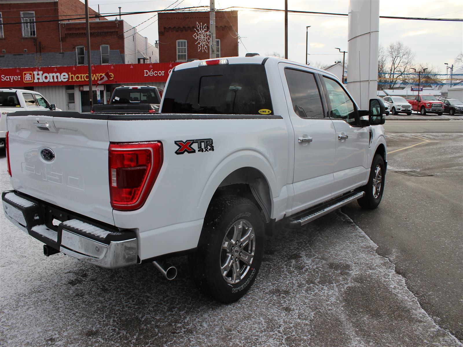 2021 Ford F-150 XLT Oxford White, 5.0L V8 with Auto Start-Stop Technology and Flex-Fuel ...