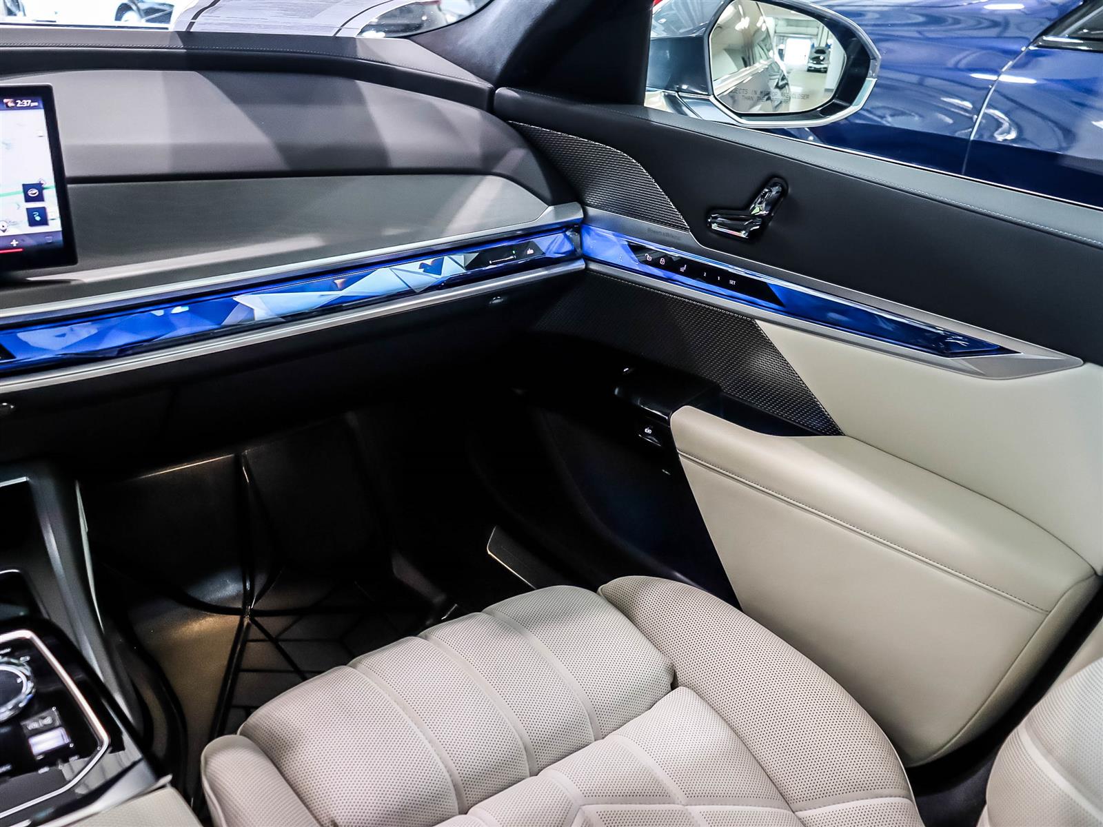 2023 BMW i7 xDrive60 Sedan - Thumbnail 9