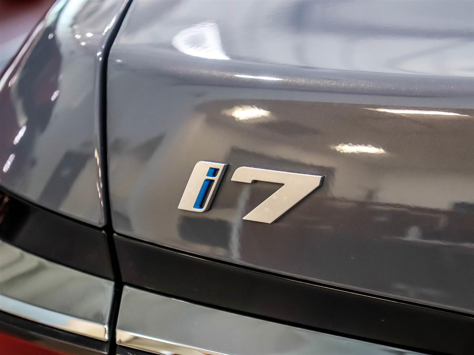 2023 BMW i7 xDrive60 Sedan - Thumbnail 19