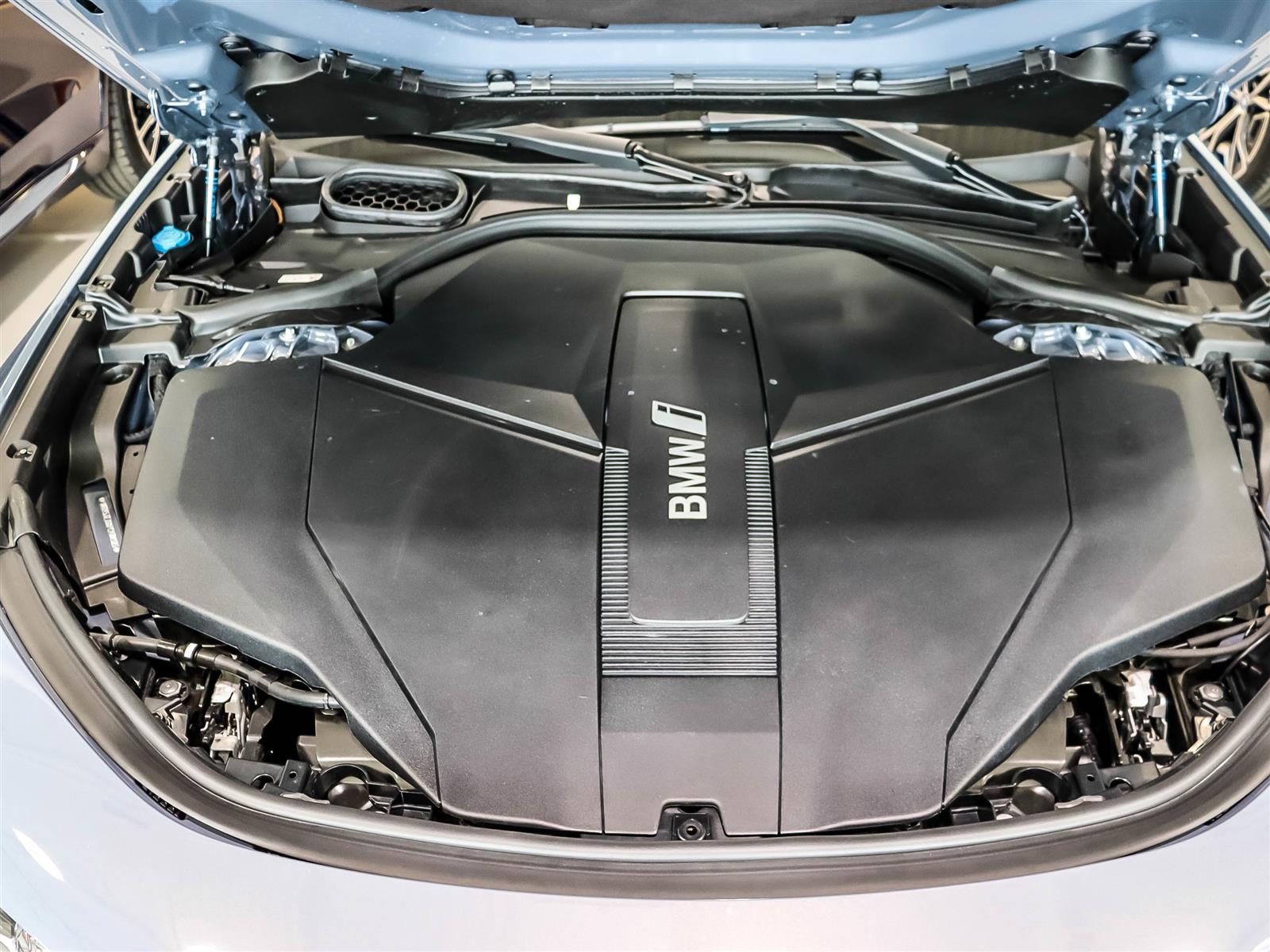 2023 BMW i7 xDrive60 Sedan - Thumbnail 23