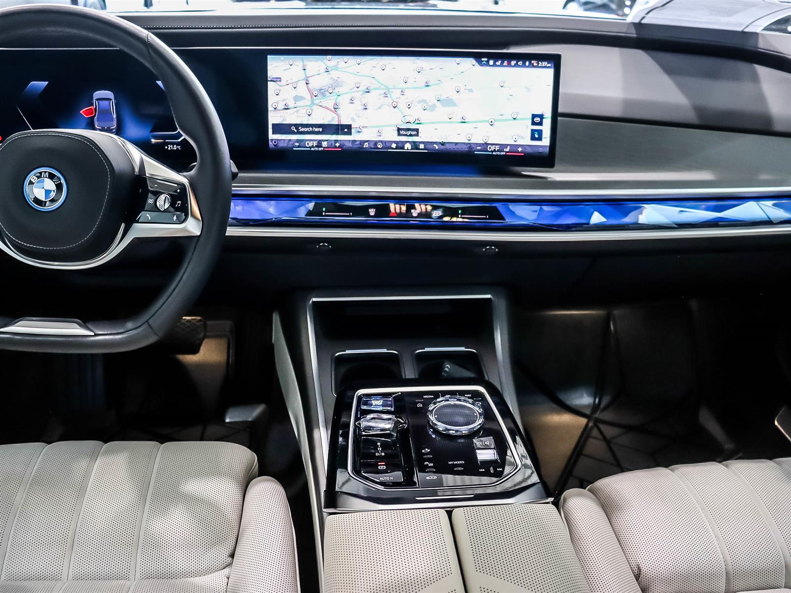 2023 BMW i7 xDrive60 Sedan - Thumbnail 8