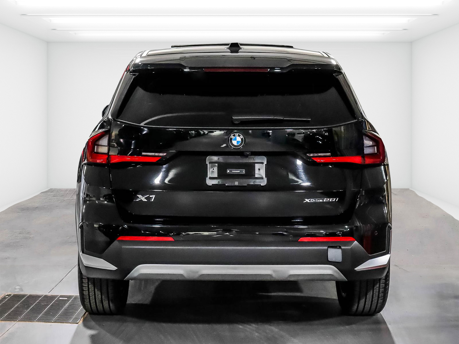 2025 BMW X1 xDrive28i - Thumbnail 3