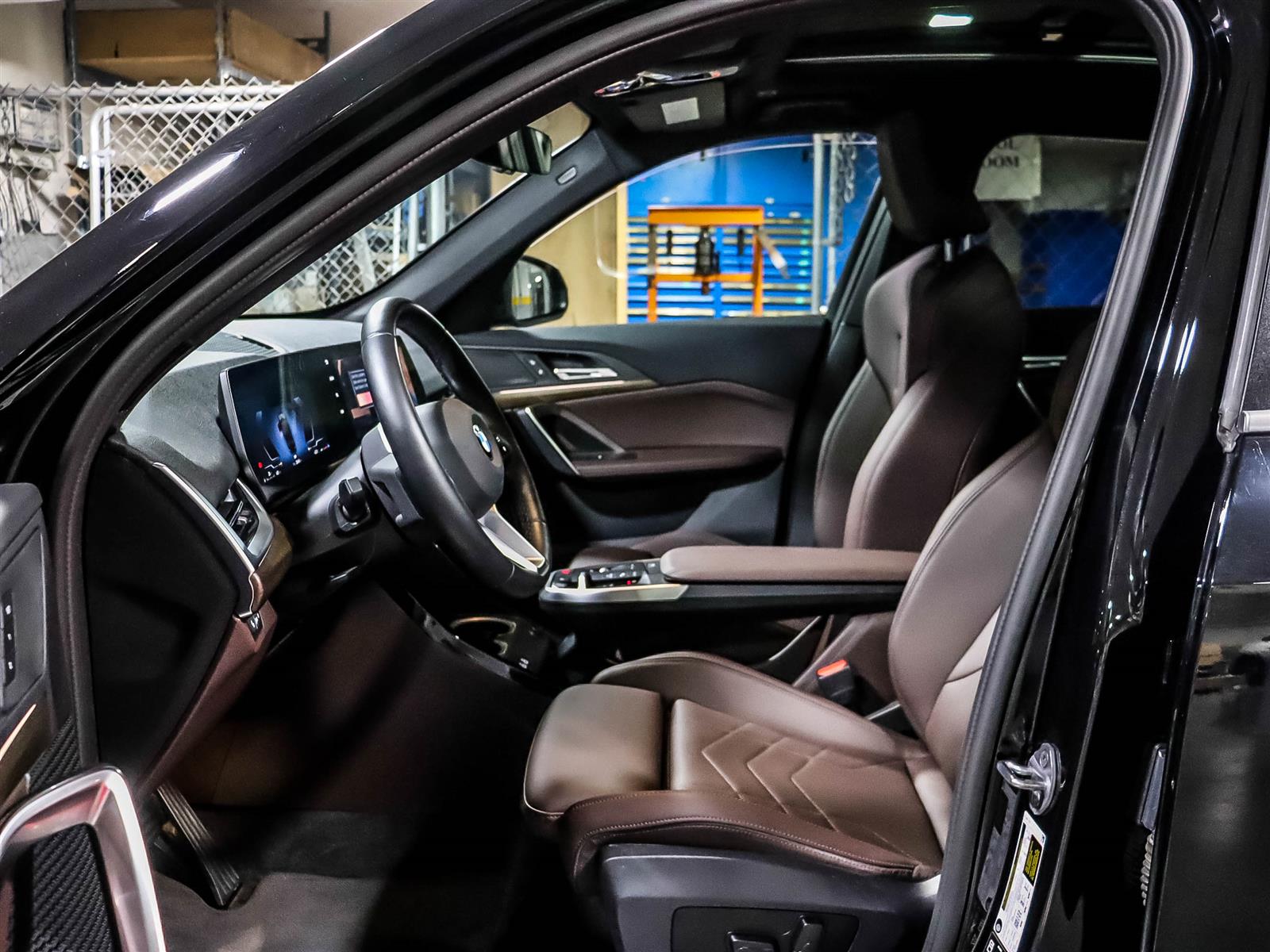 2025 BMW X1 xDrive28i - Thumbnail 7