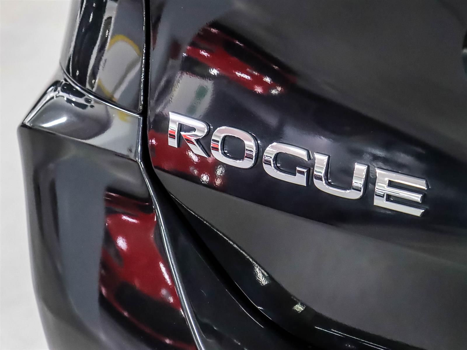2017 Nissan Rogue S FWD CVT - Thumbnail 19