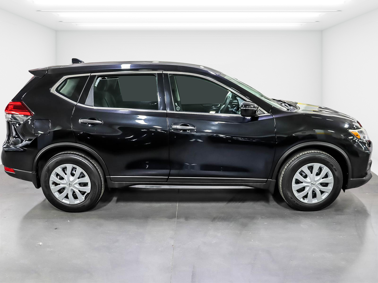2017 Nissan Rogue S FWD CVT - Thumbnail 3