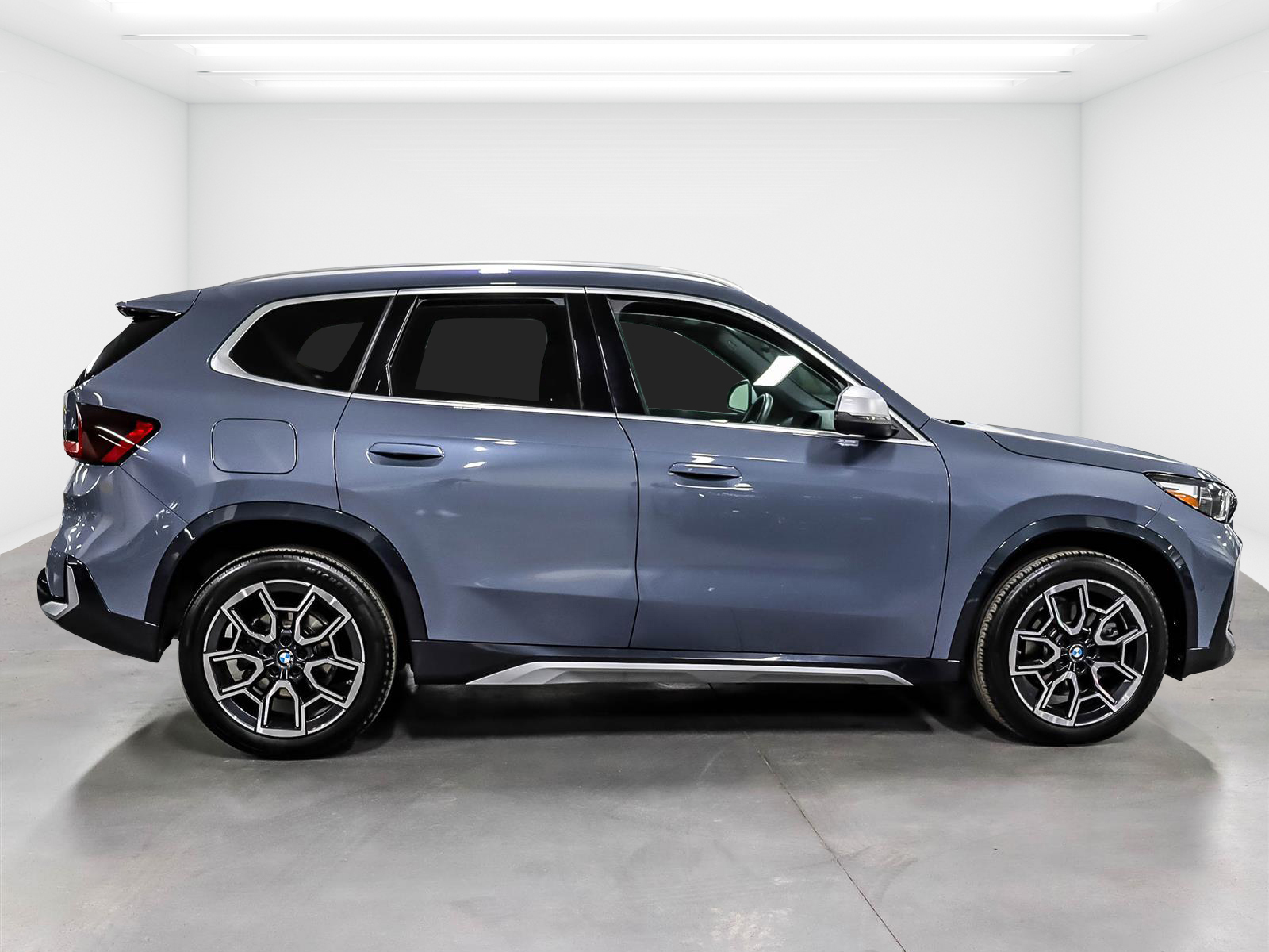 2024 BMW X1 xDrive28i - Thumbnail 3