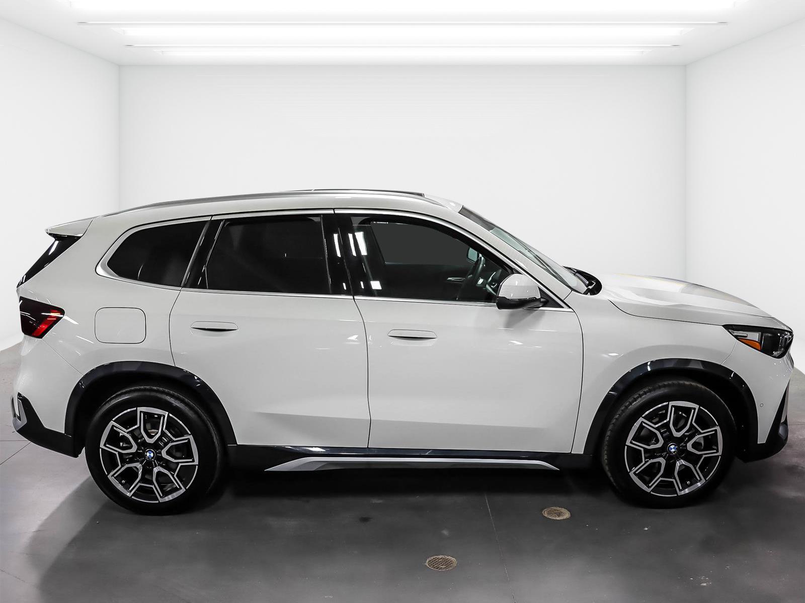 2026 BMW X1 xDrive28i - Thumbnail 3