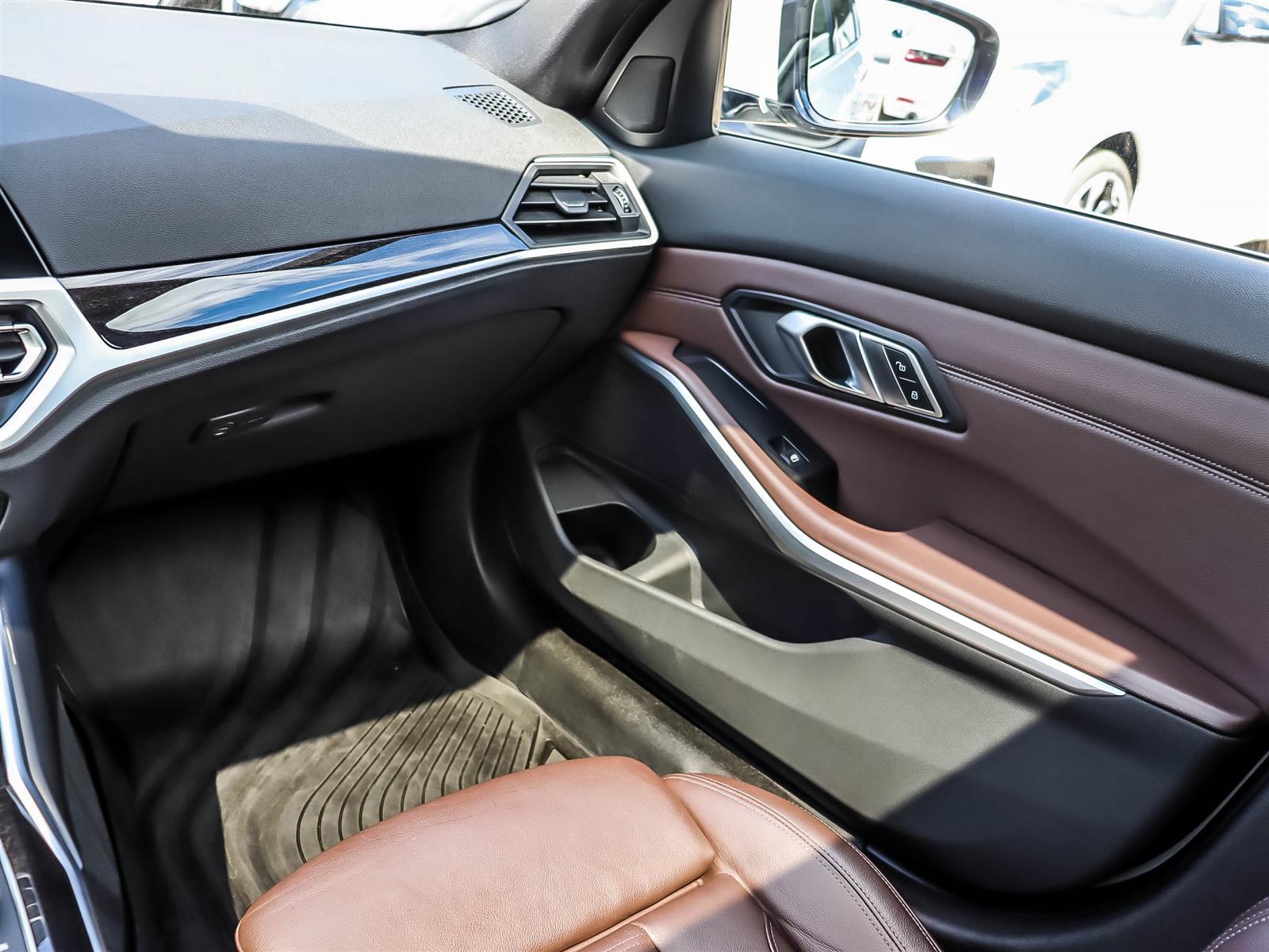 2019 BMW 330i xDrive Sedan - Thumbnail 11