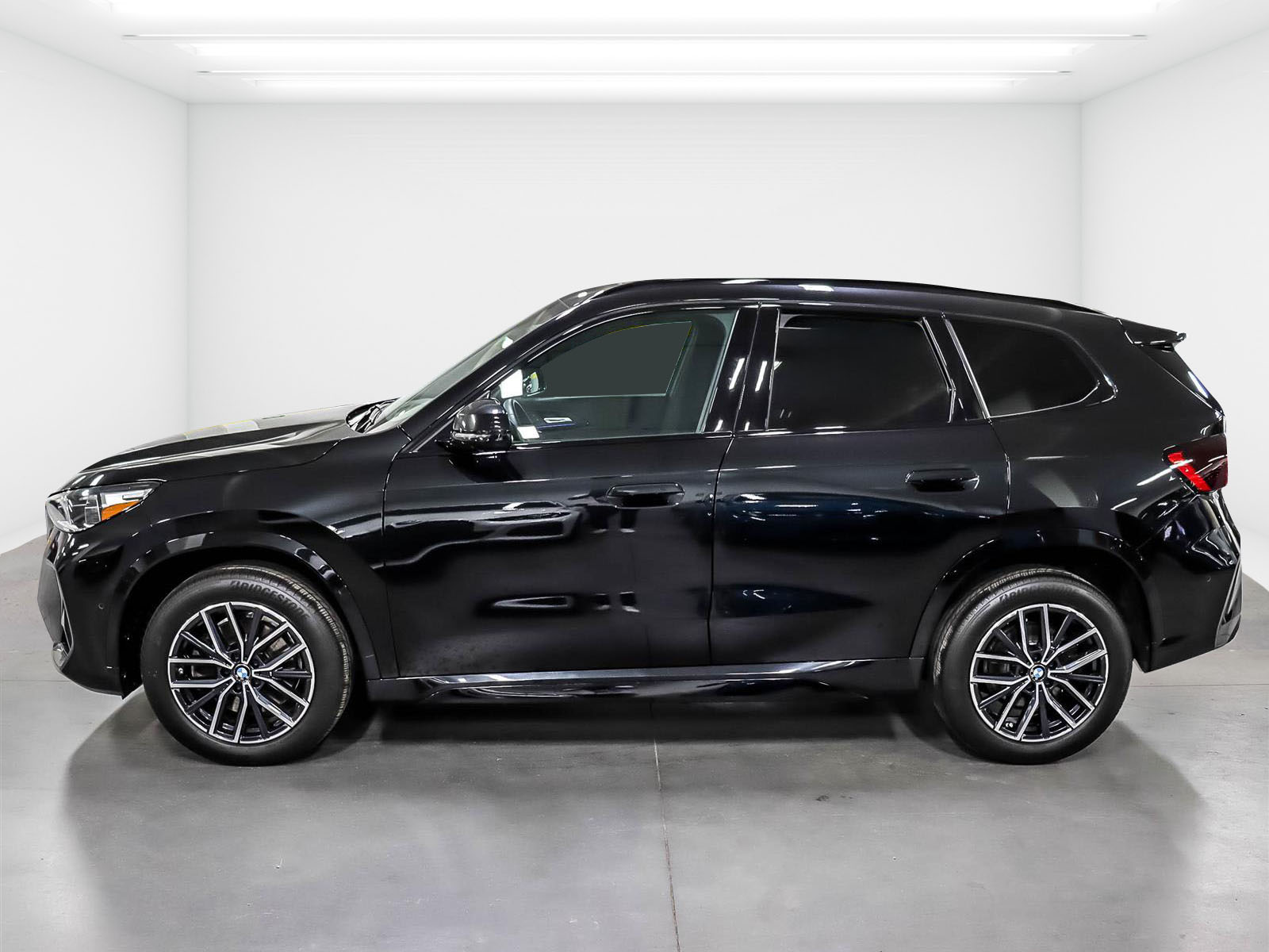 2023 BMW X1 xDrive28i - Thumbnail 5