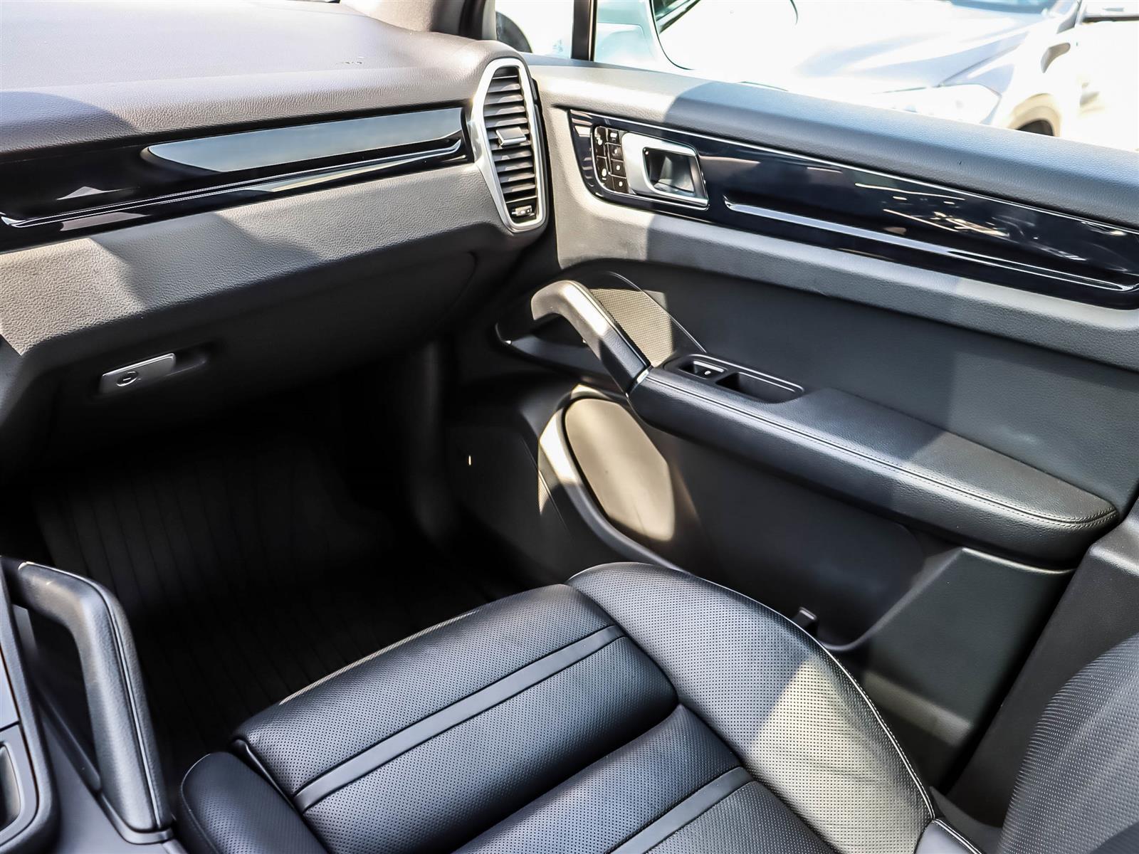 2019 Porsche Cayenne - Thumbnail 12