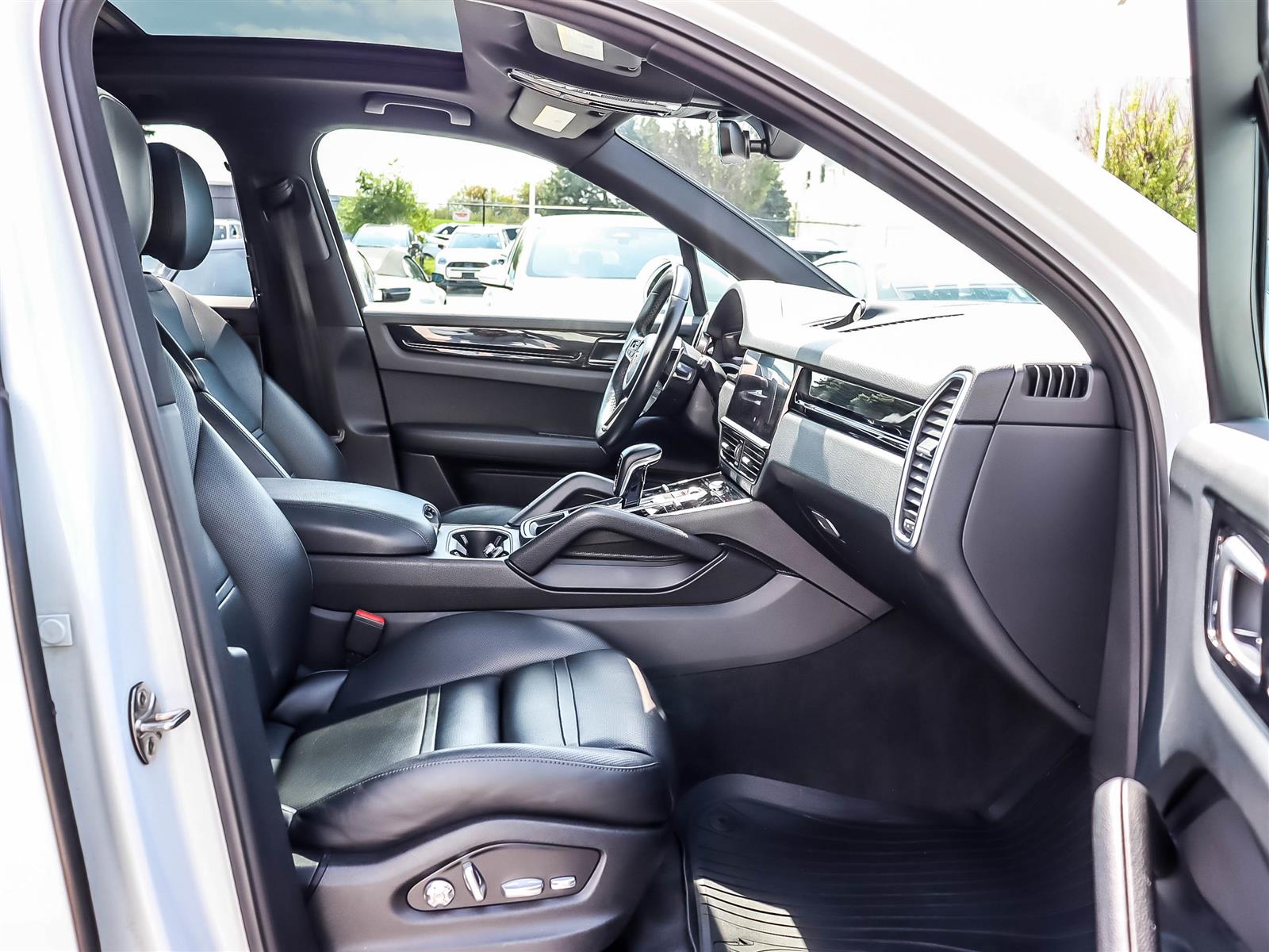 2019 Porsche Cayenne - Thumbnail 15