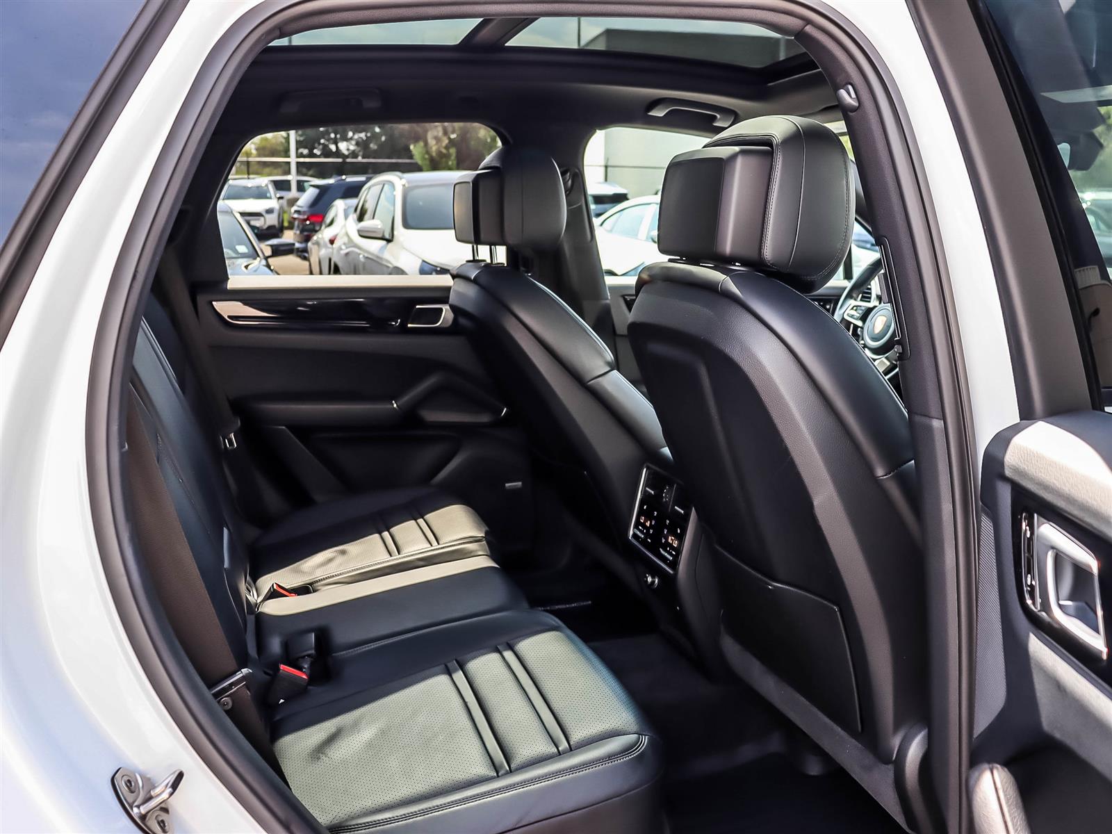 2019 Porsche Cayenne - Thumbnail 17