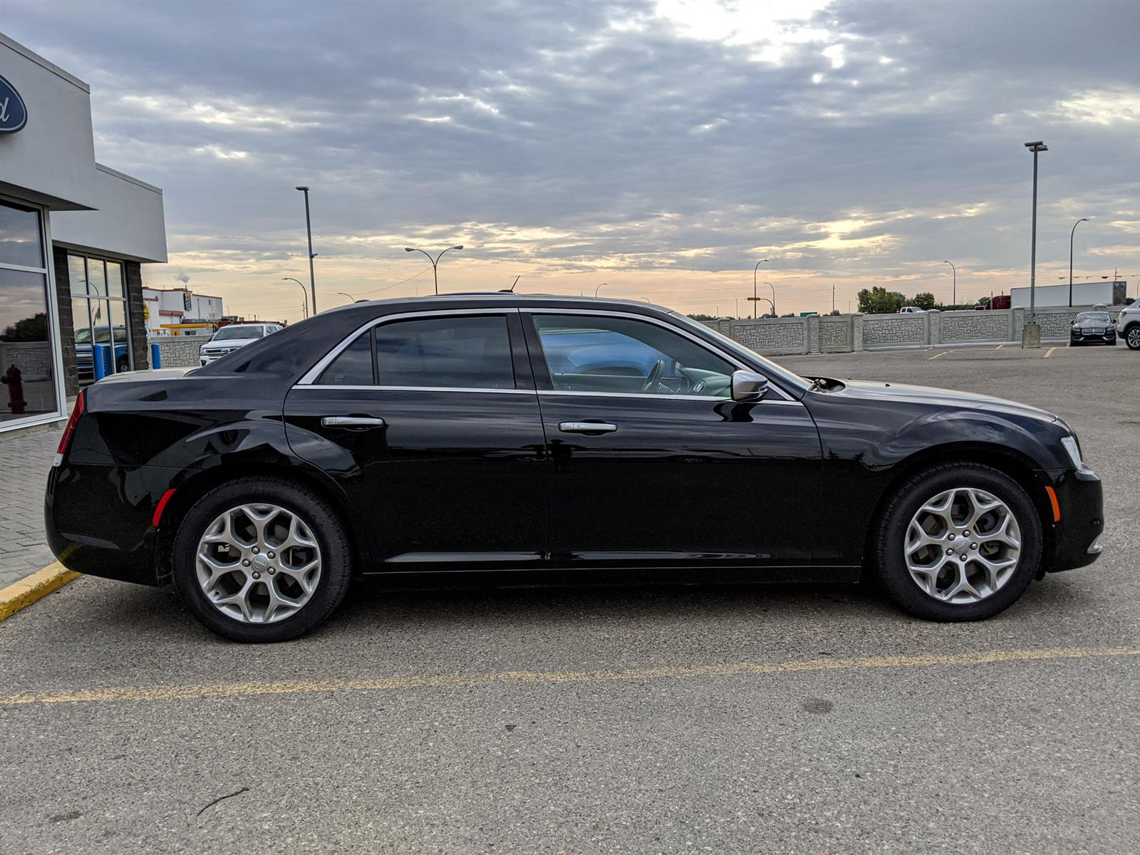 Pre-Owned 2016 Chrysler 300 300C PLATINUM Lethbridge AB U1944