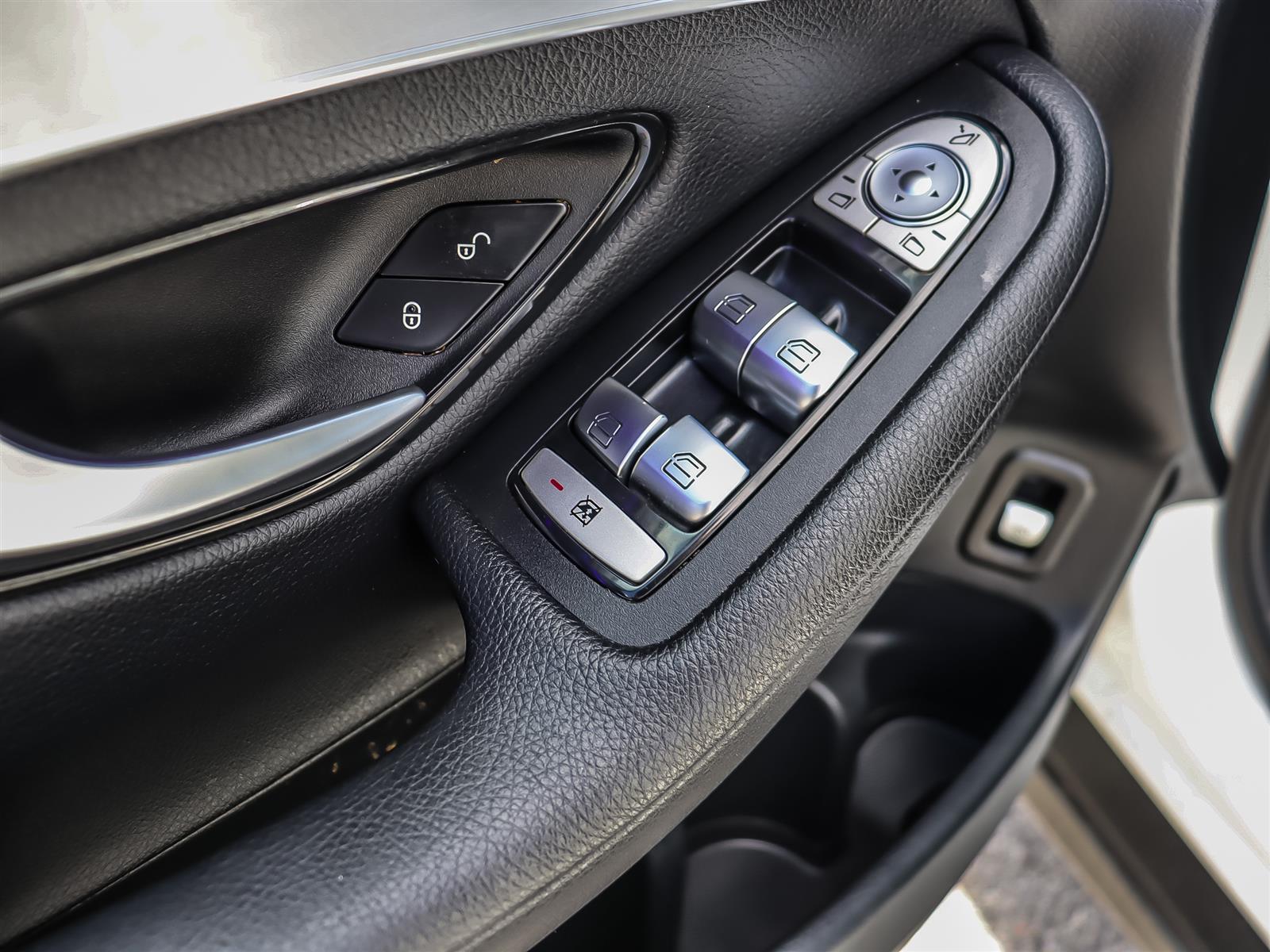 used 2022 Mercedes-Benz GLC 300 car