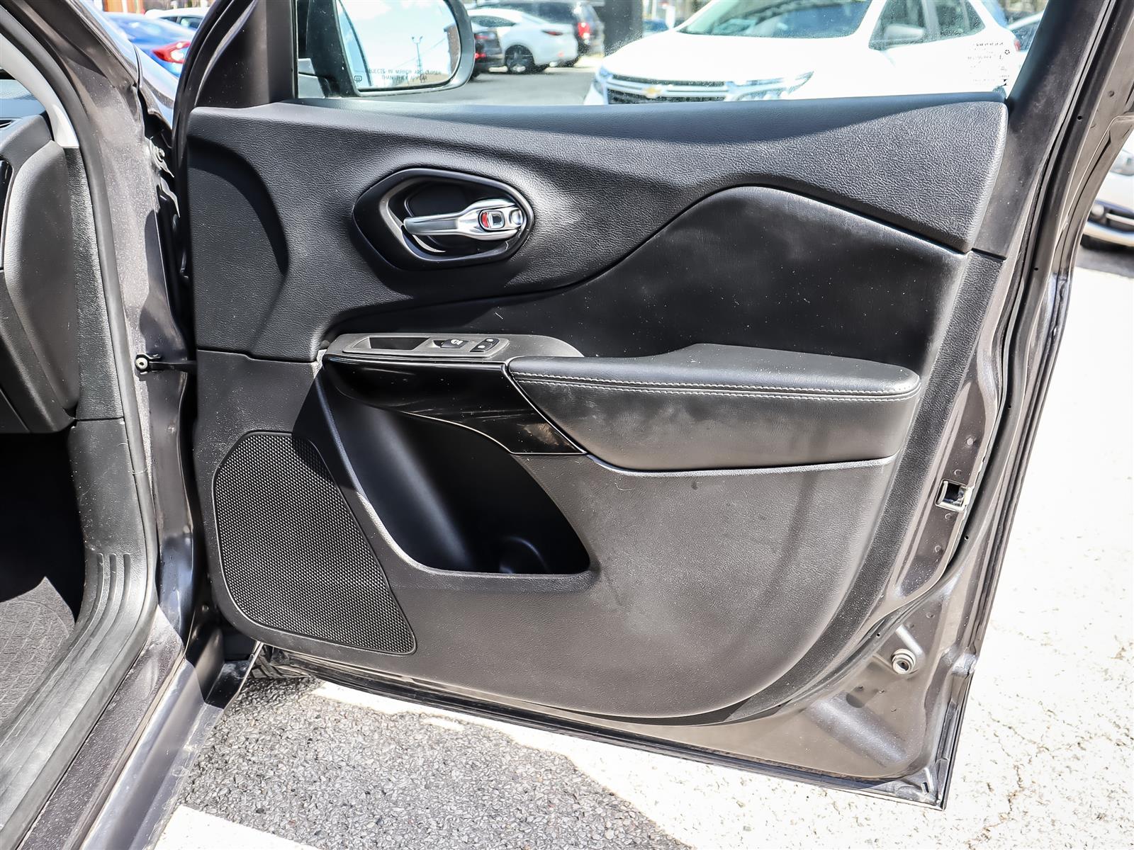 used 2022 Jeep Cherokee car