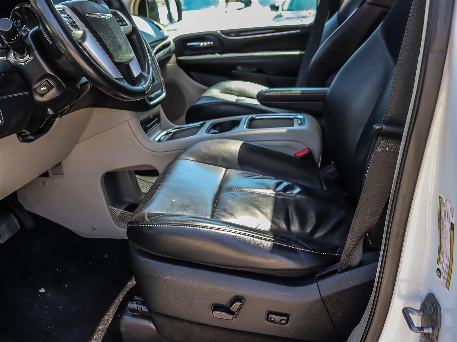 used 2015 Chrysler Town and Country car