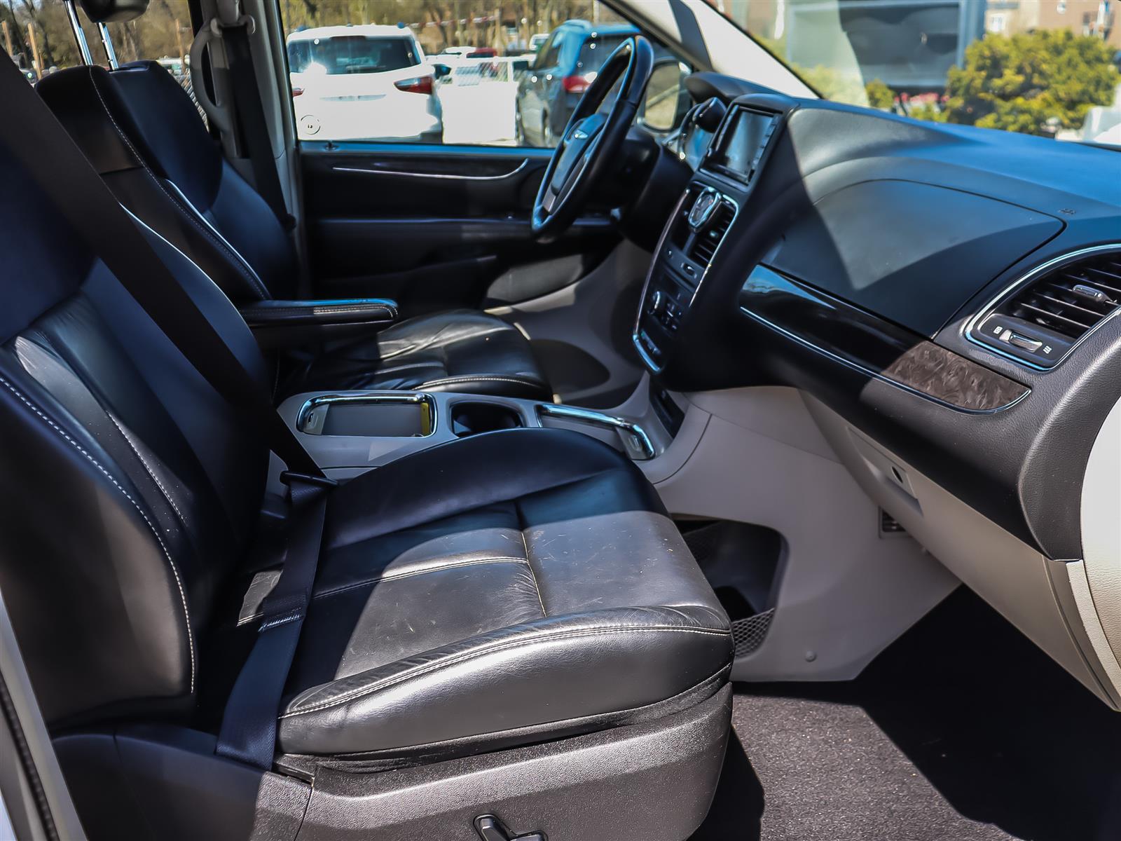 used 2015 Chrysler Town and Country car