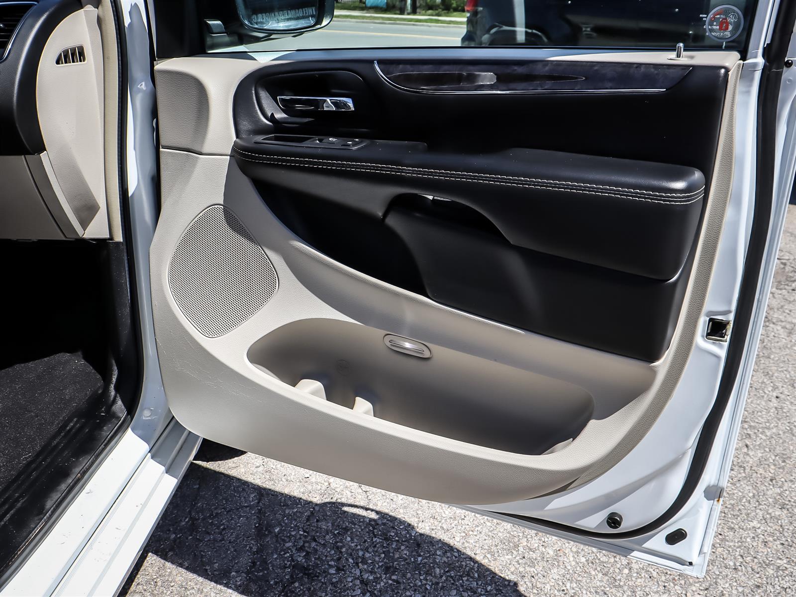 used 2015 Chrysler Town and Country car