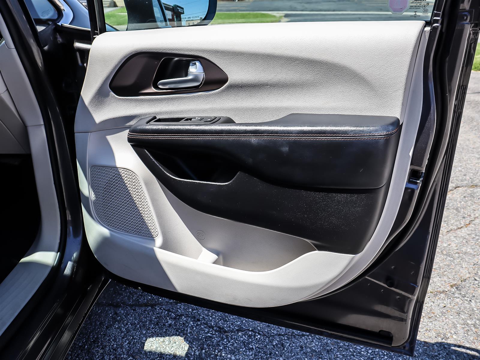 used 2017 Chrysler Pacifica car