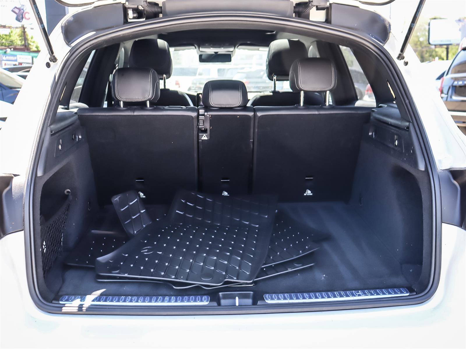 used 2022 Mercedes-Benz GLC 300 car