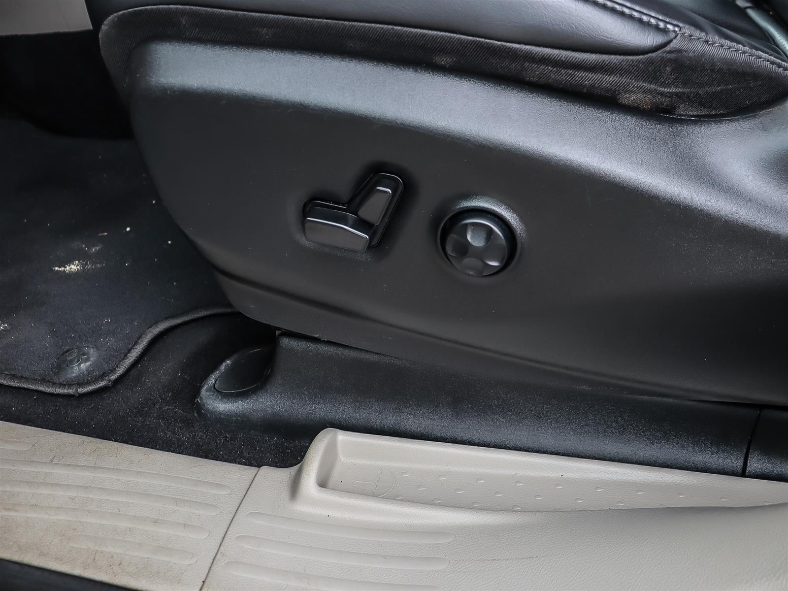 used 2023 Chrysler Pacifica car