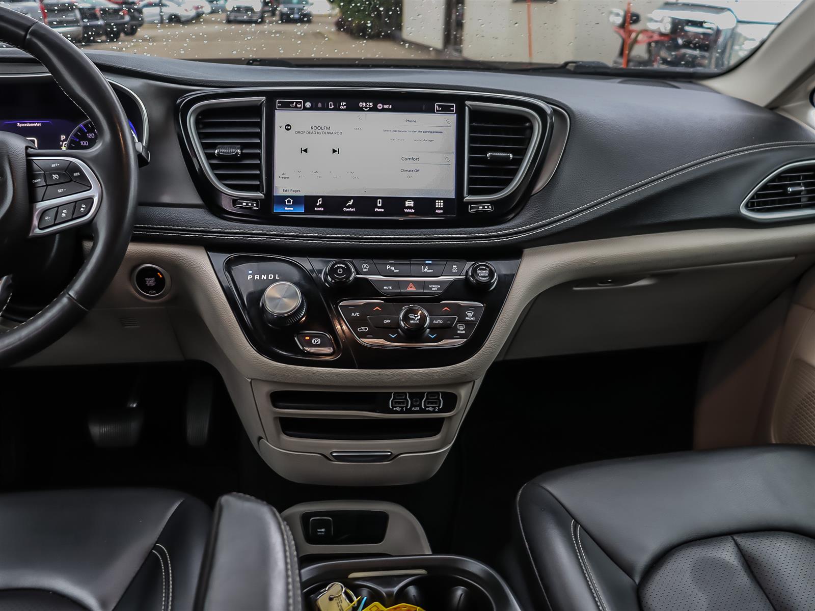 used 2023 Chrysler Pacifica car