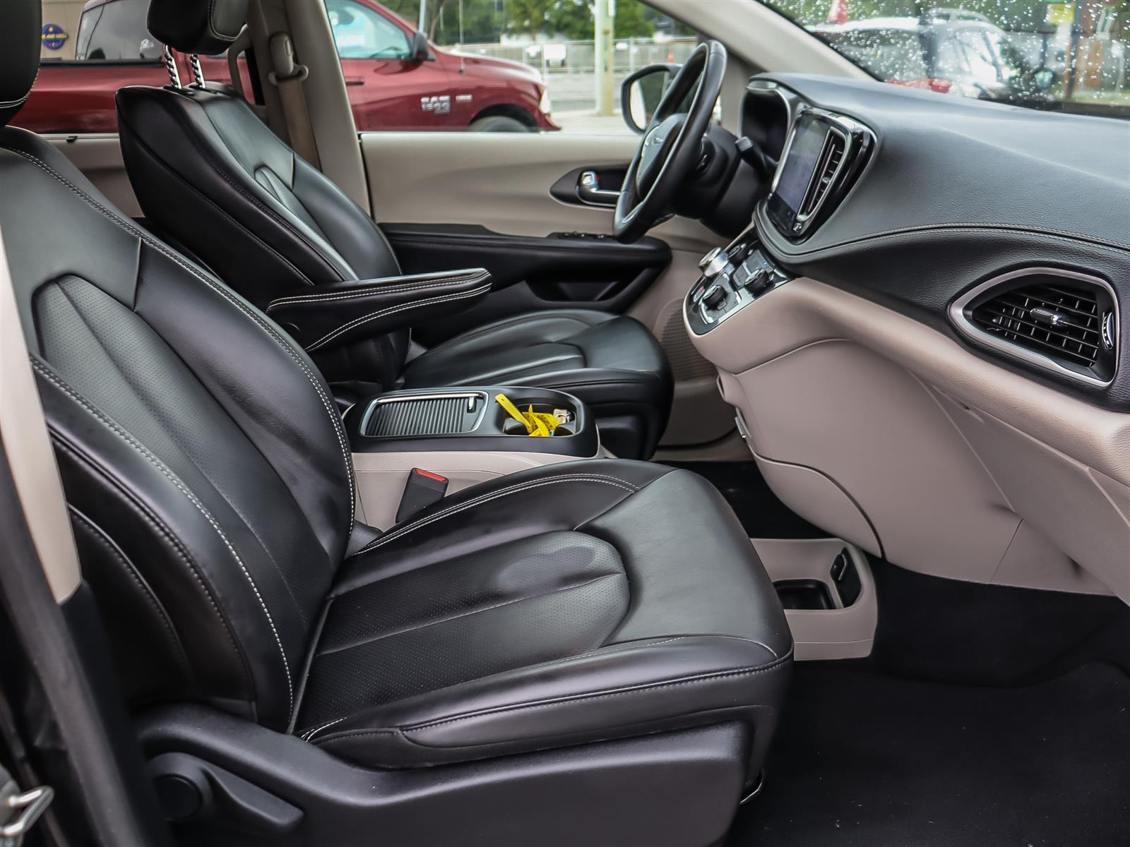 used 2023 Chrysler Pacifica car