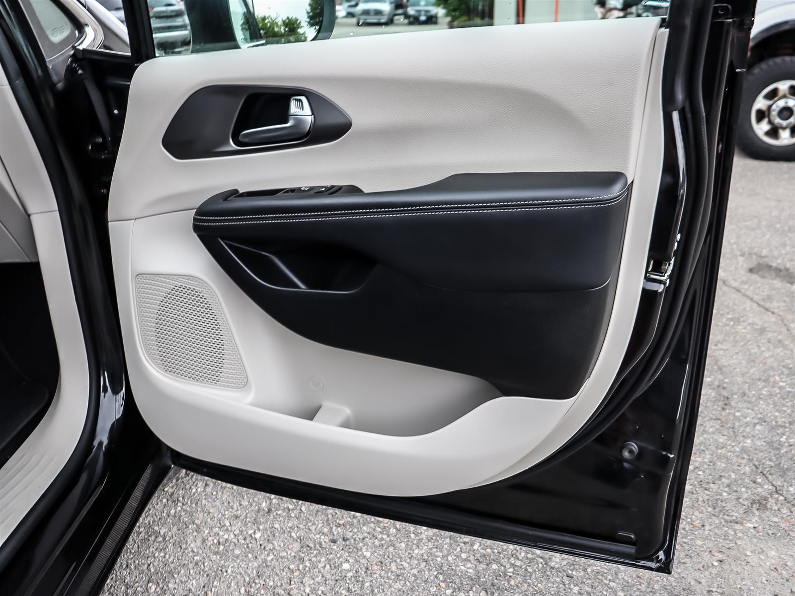 used 2023 Chrysler Pacifica car