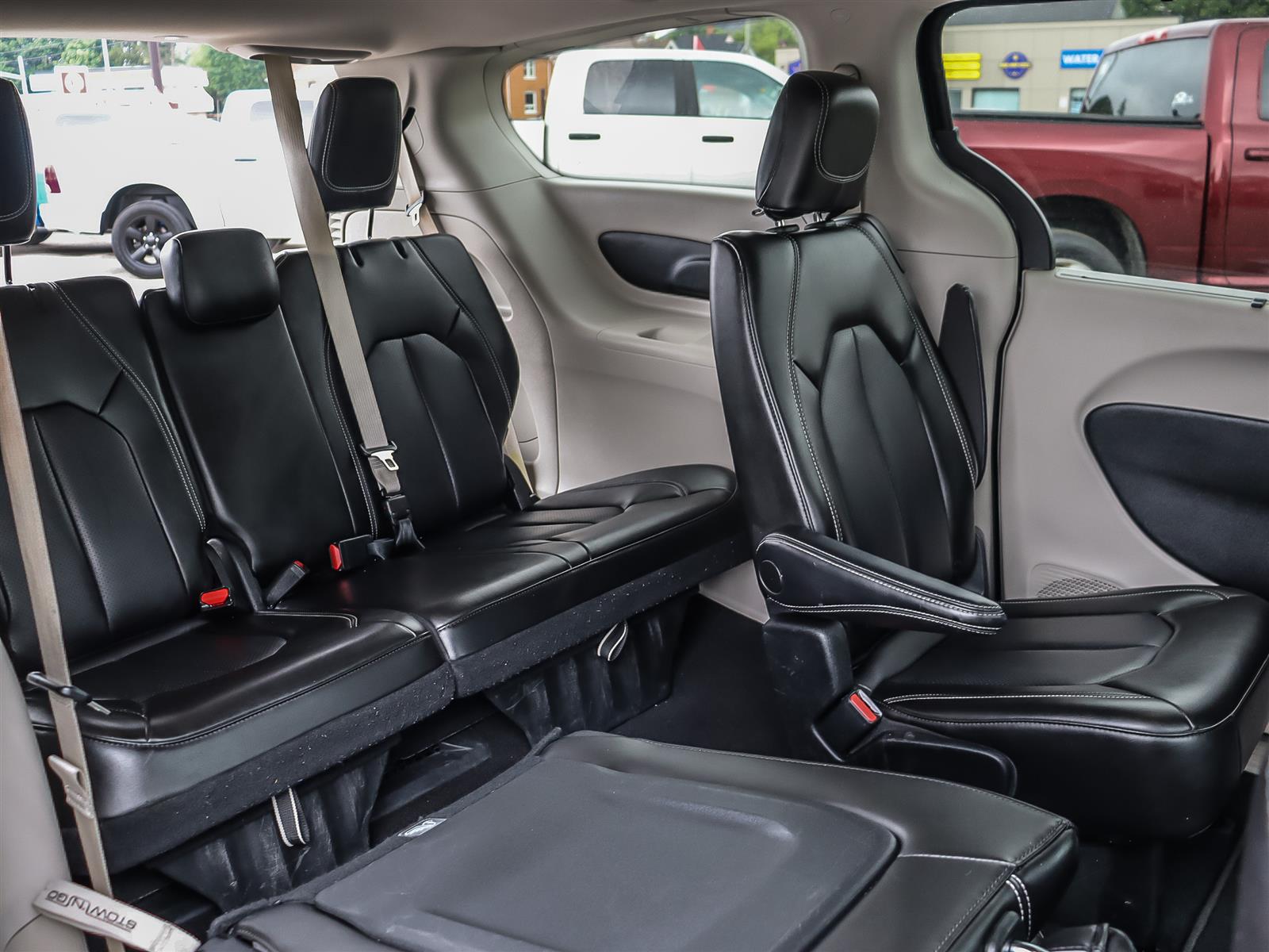used 2023 Chrysler Pacifica car