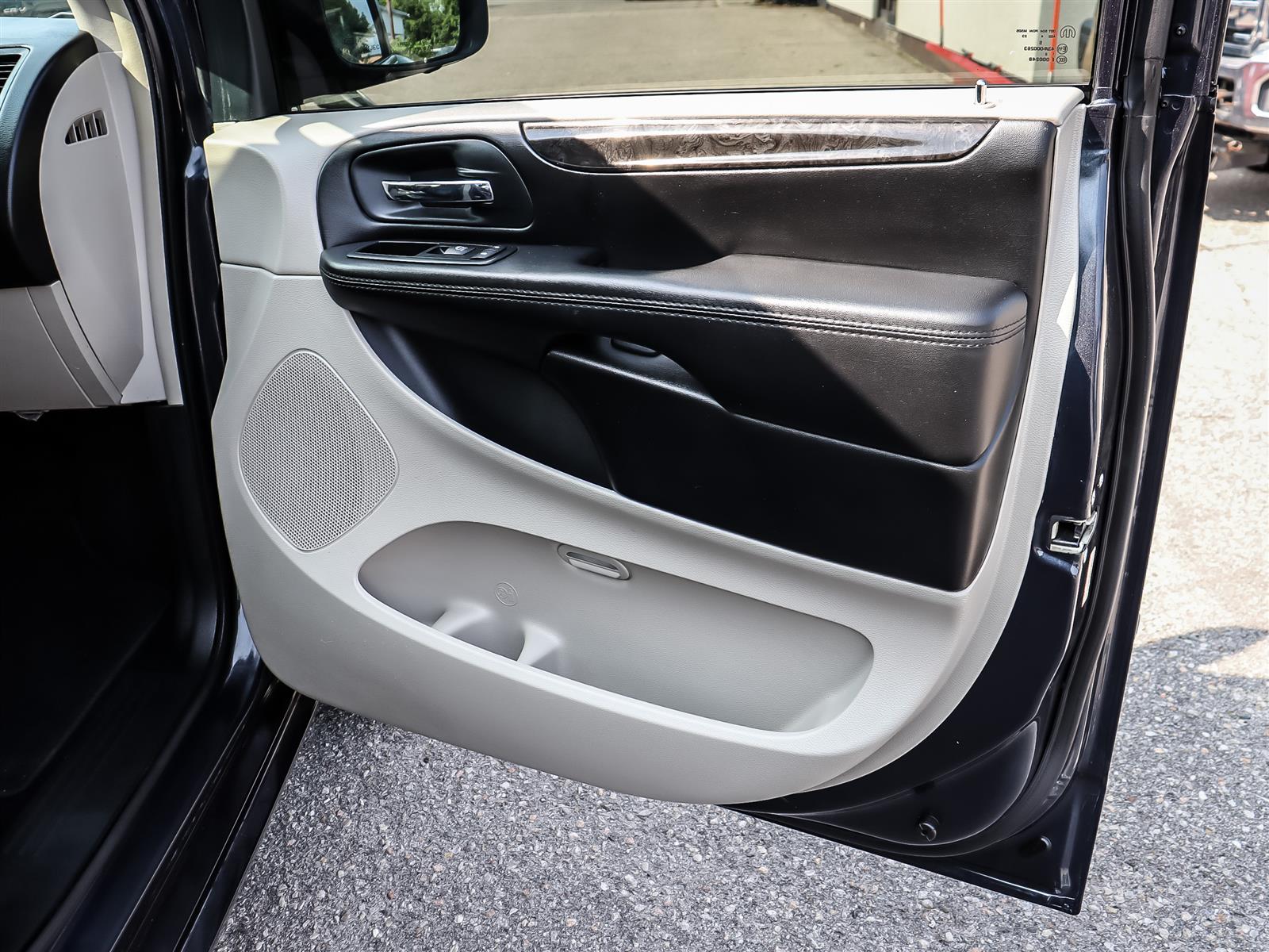 used 2014 Dodge Grand Caravan car