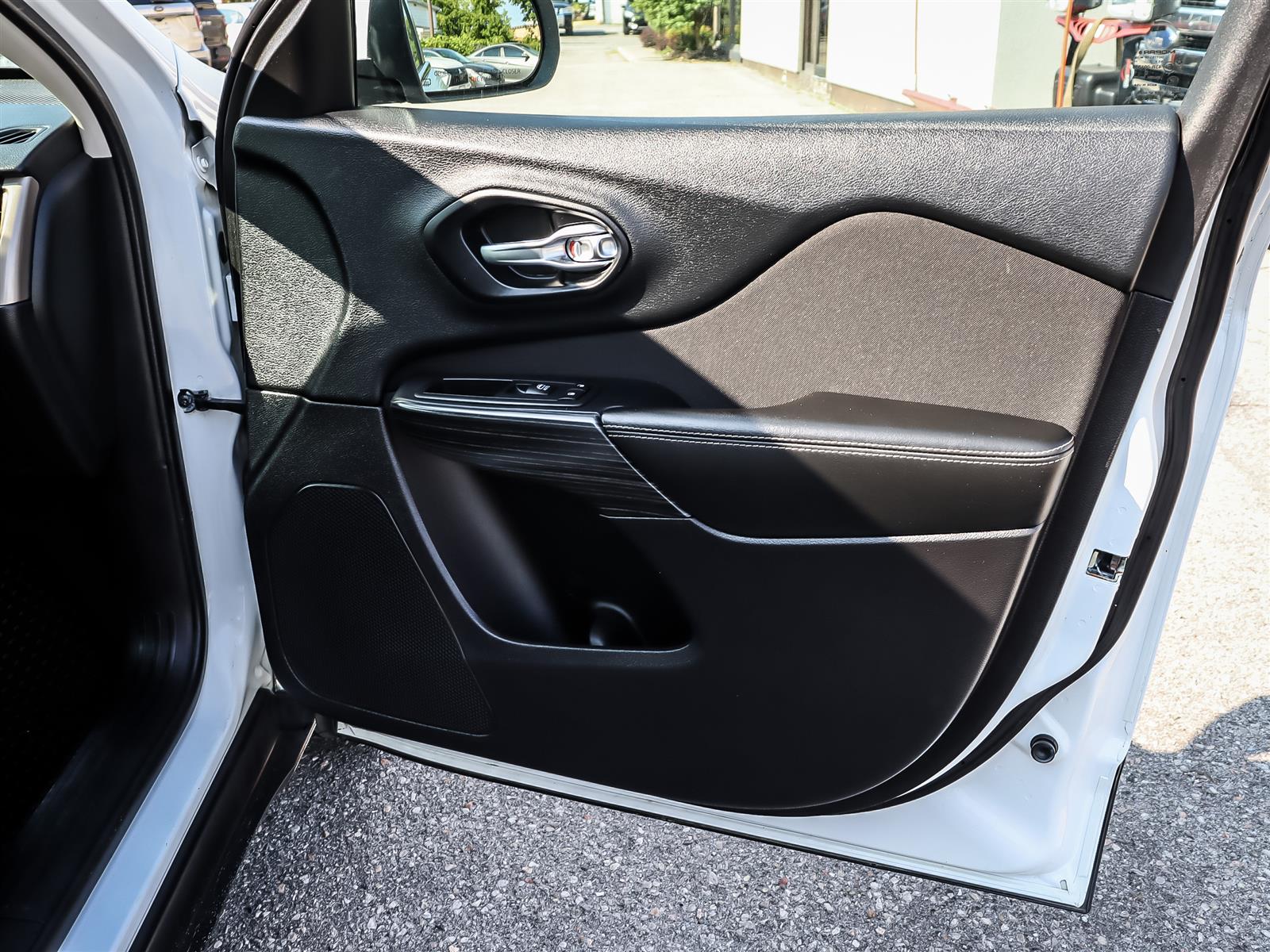 used 2015 Jeep Cherokee car