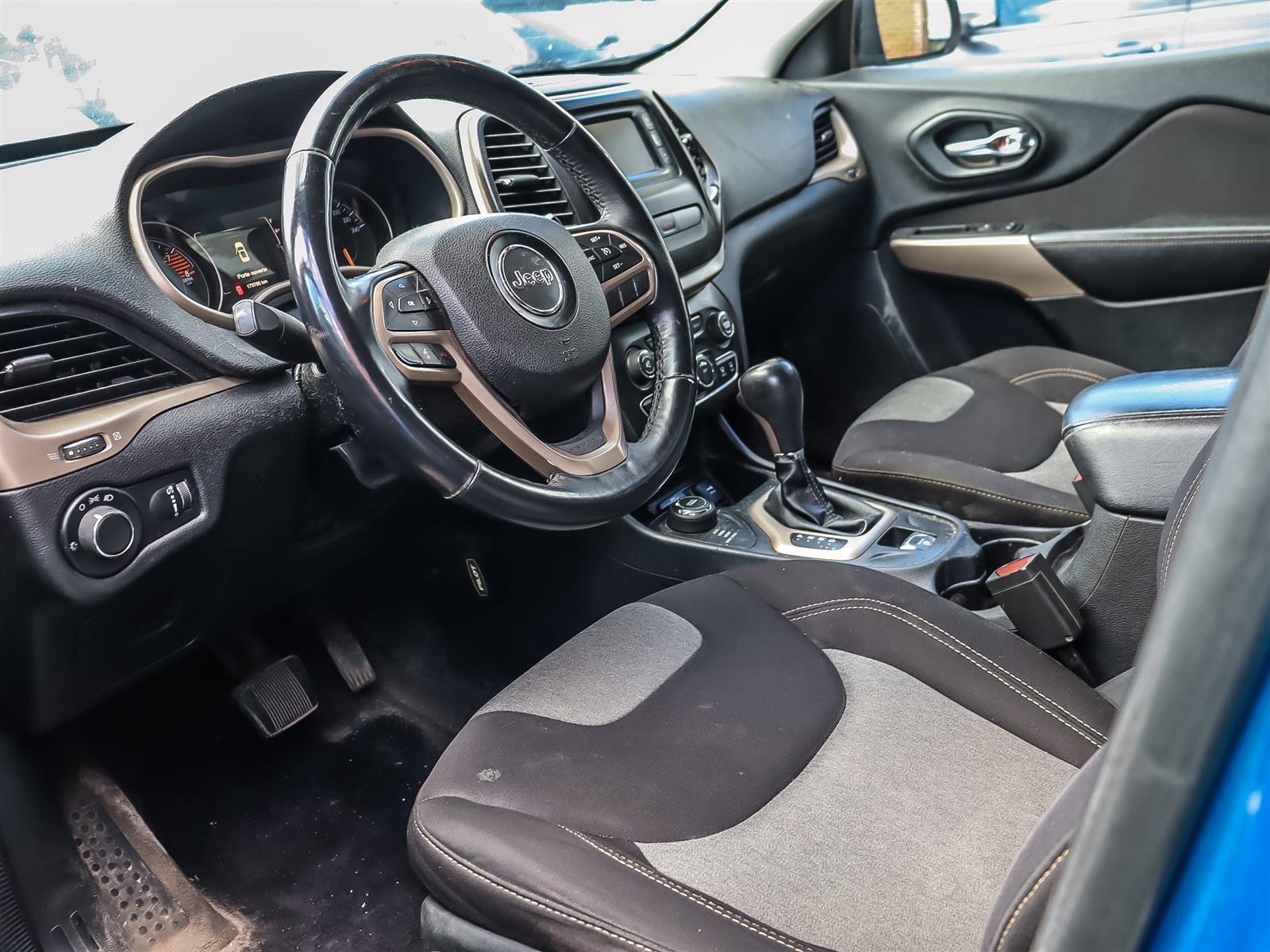 used 2017 Jeep Cherokee car