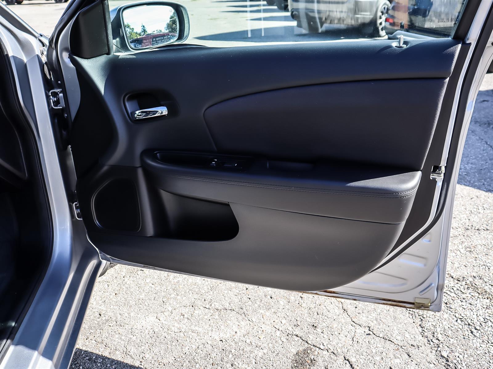 used 2014 Chrysler 200 car