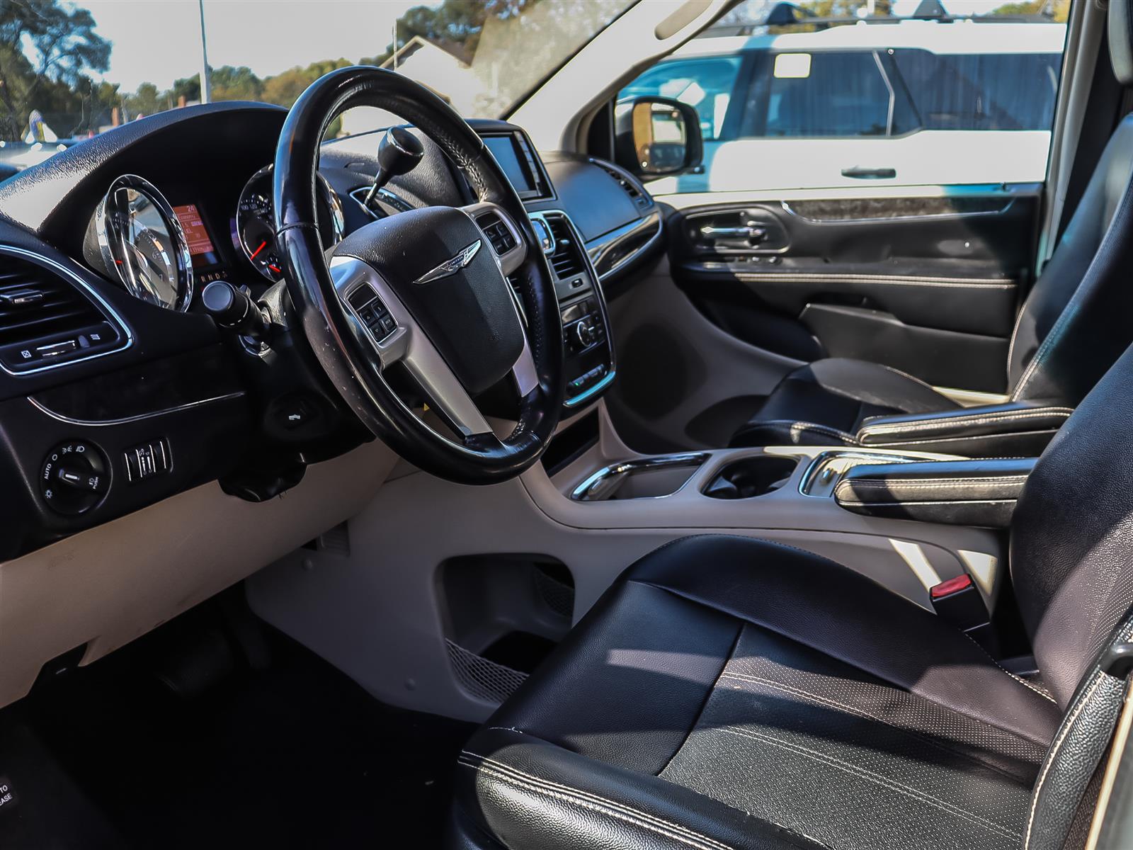 used 2014 Chrysler Town and Country car