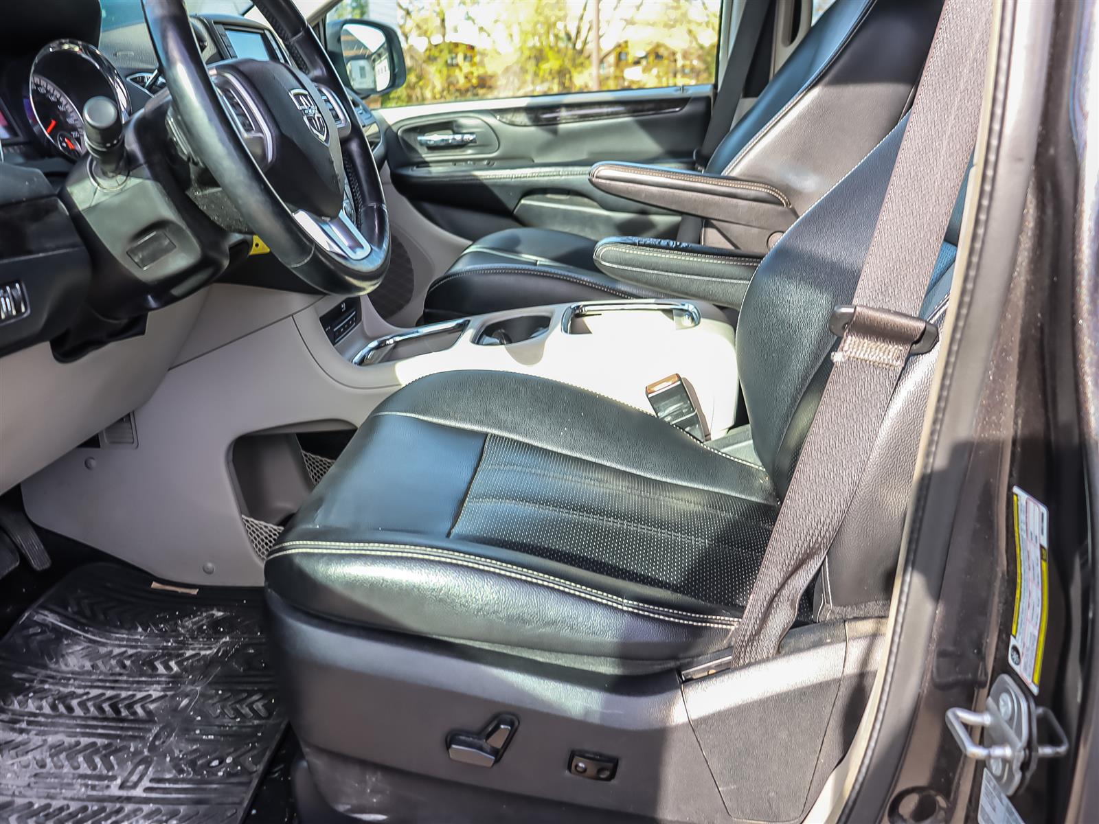 used 2016 Dodge Grand Caravan car