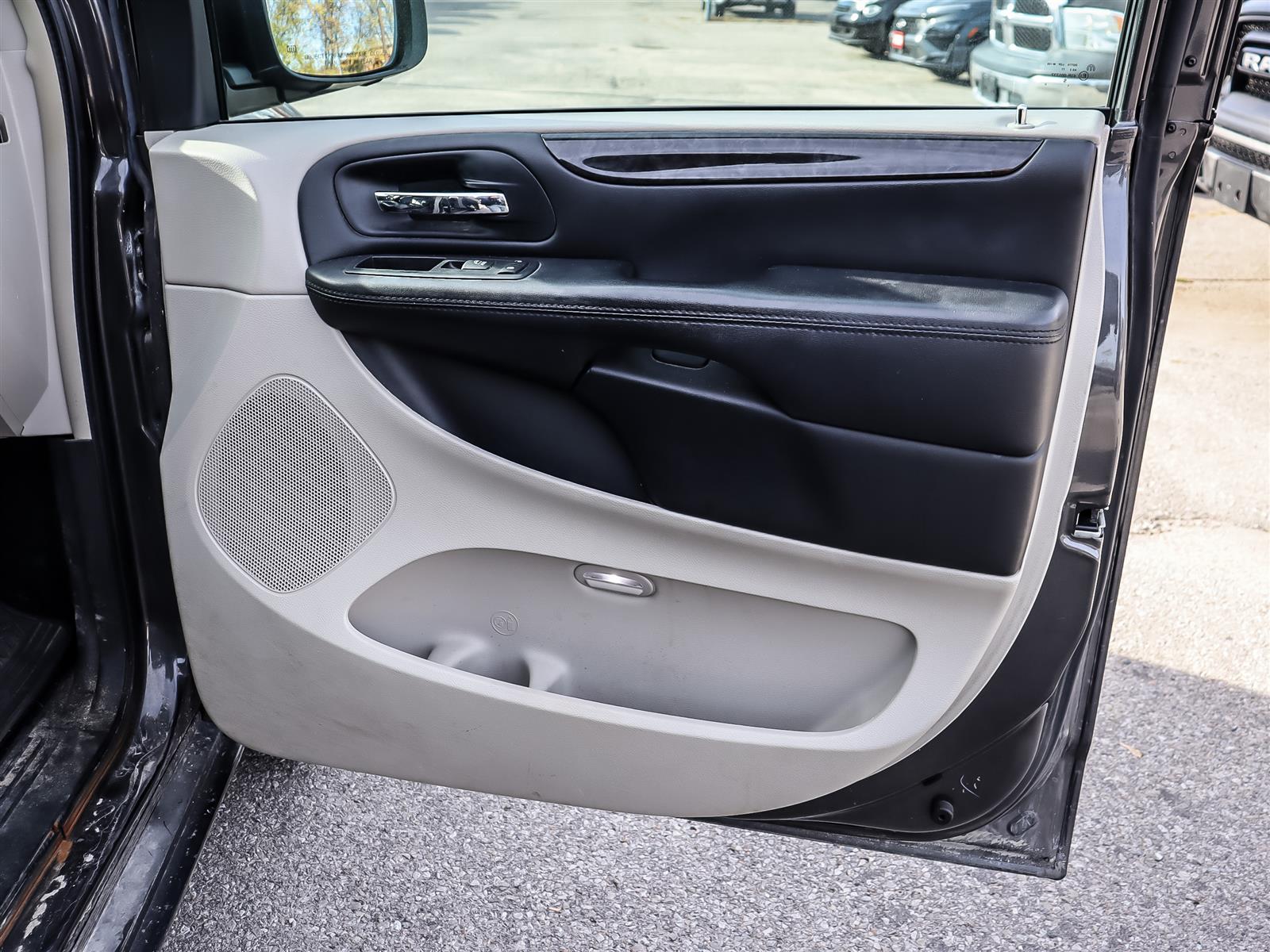 used 2016 Dodge Grand Caravan car