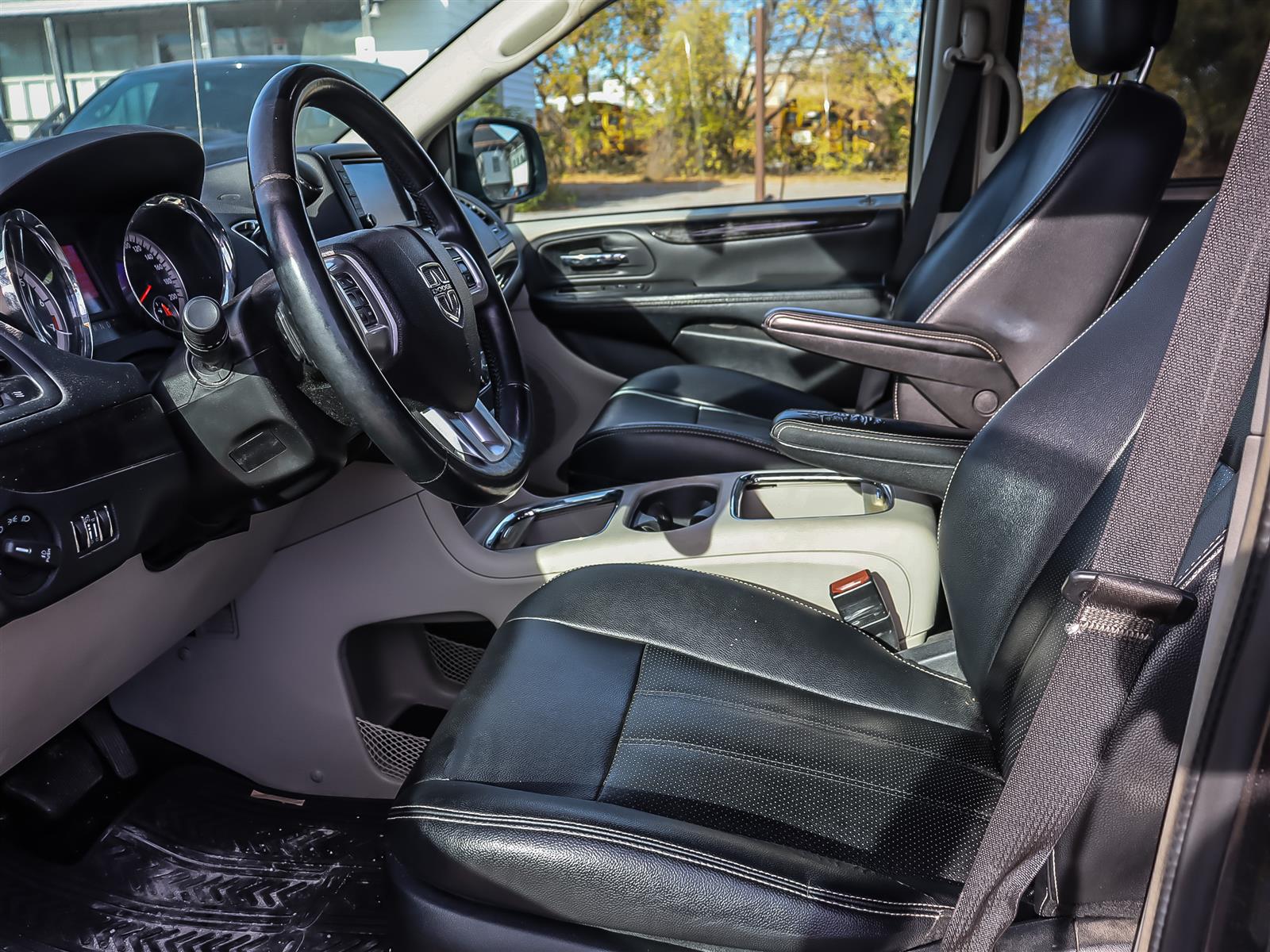 used 2016 Dodge Grand Caravan car