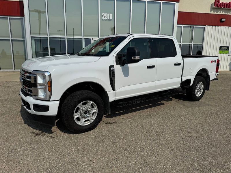 2025 Ford F-250 Super Duty XLT Crew Cab 4WD