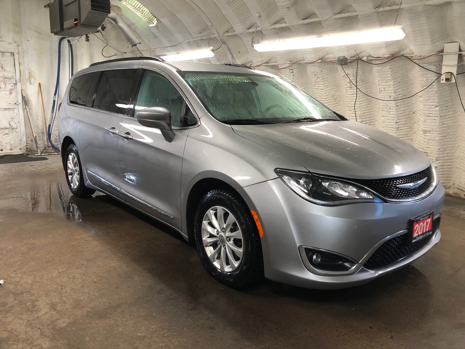 2017 Chrysler Pacifica 8 Passenger * Leather interior * UCONNECT 8.4 ...