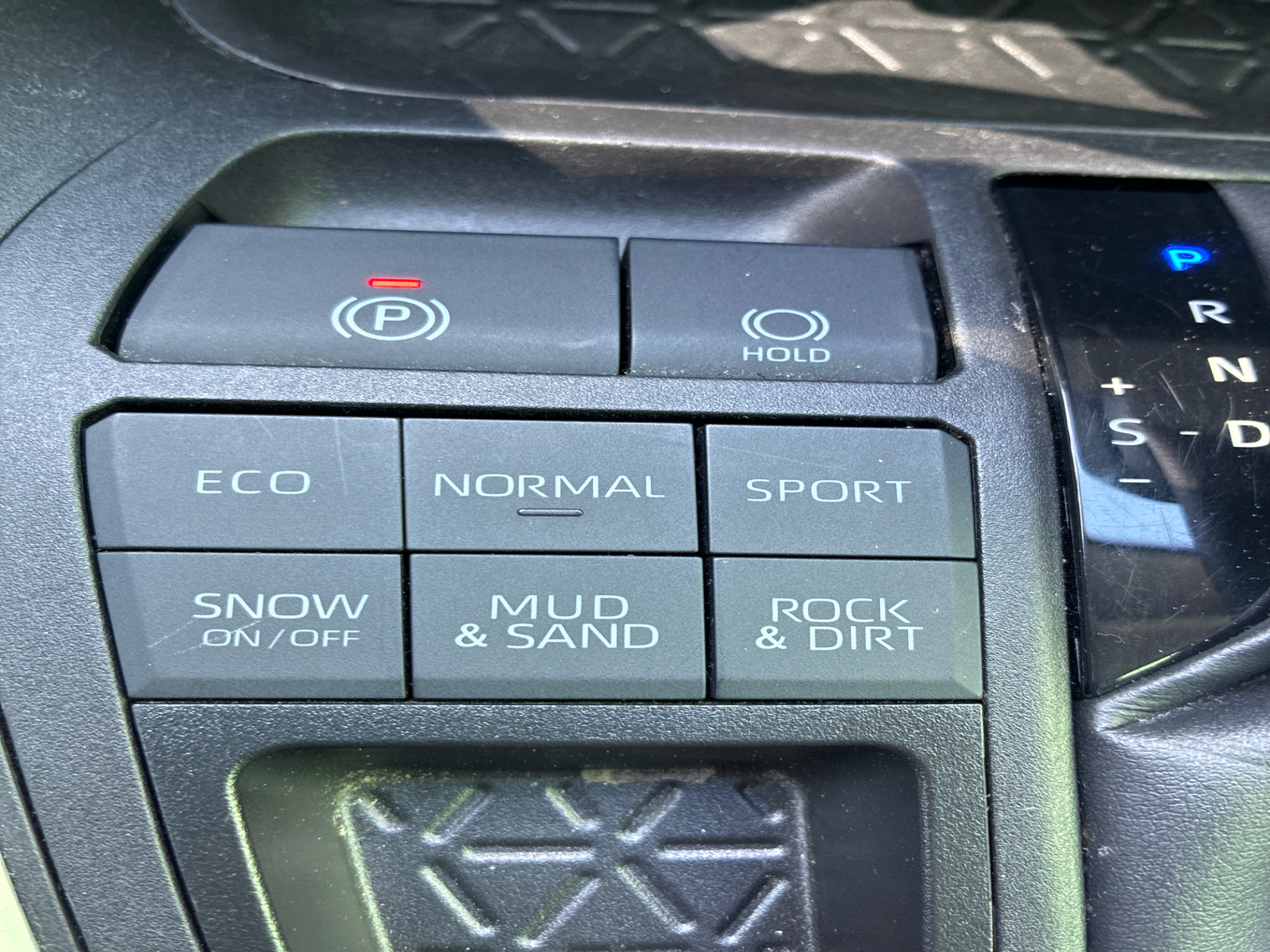 2022 Toyota RAV4 XLE AWD - Thumbnail 14