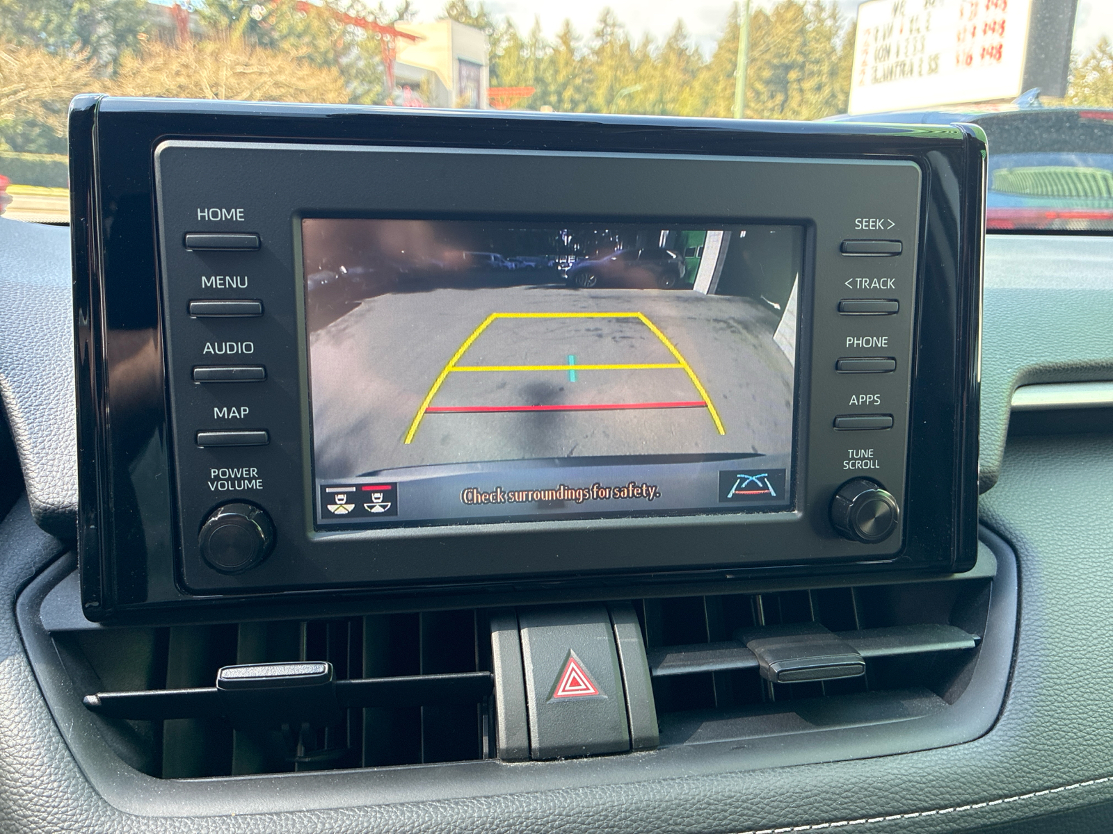 2022 Toyota RAV4 XLE AWD - Thumbnail 16