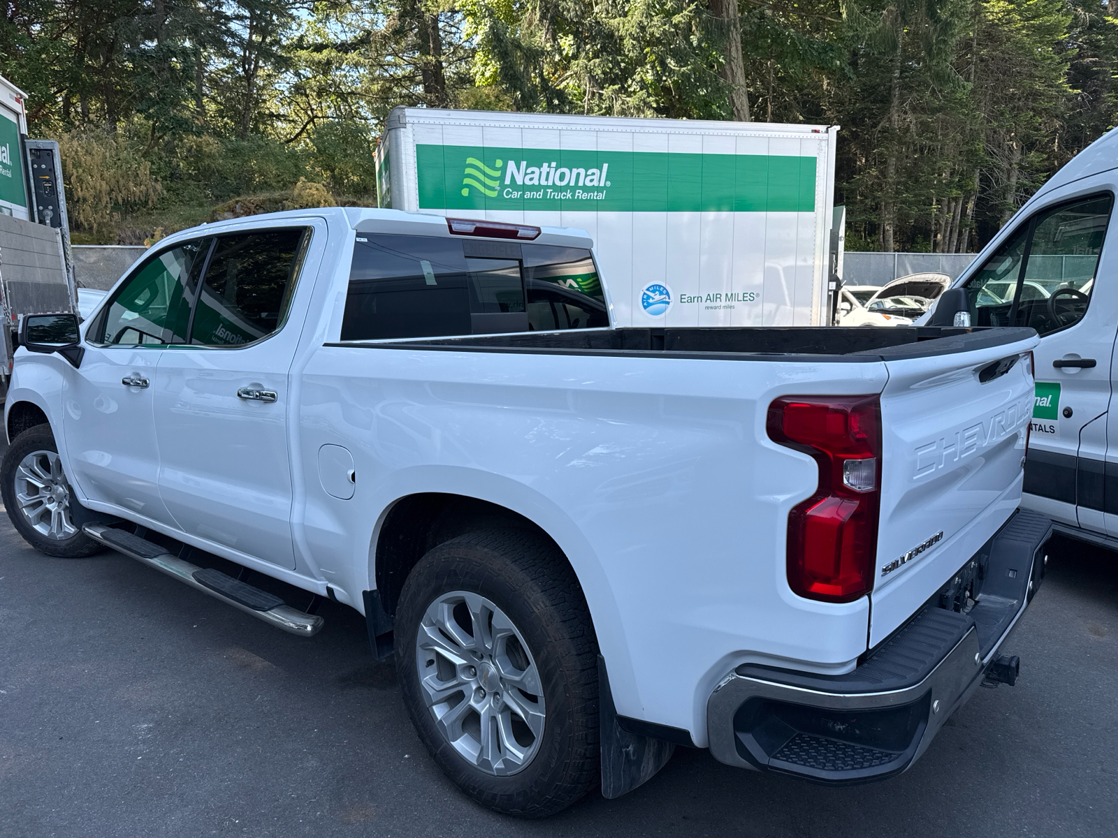 2024 Chevrolet Silverado 1500 LTZ Crew Cab 4WD - Thumbnail 17