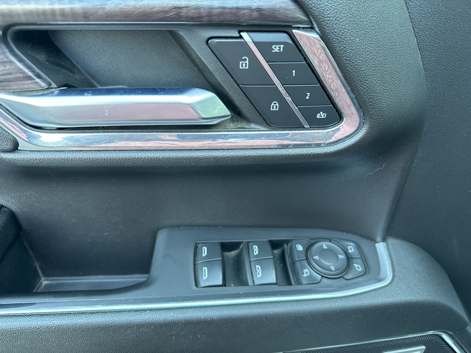 2024 Chevrolet Silverado 1500 LTZ Crew Cab 4WD - Thumbnail 8