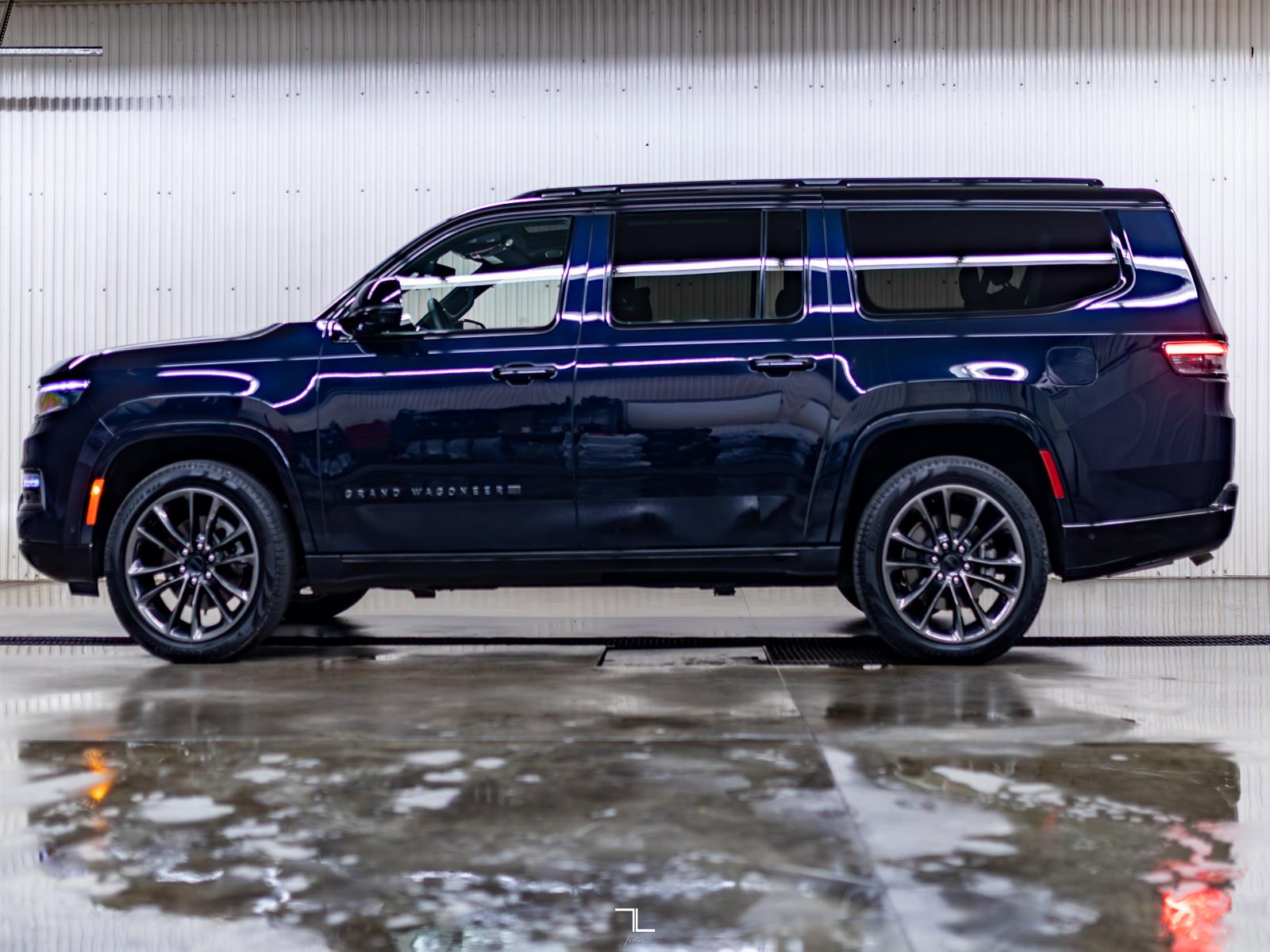 Jeep Grand Wagoneer L