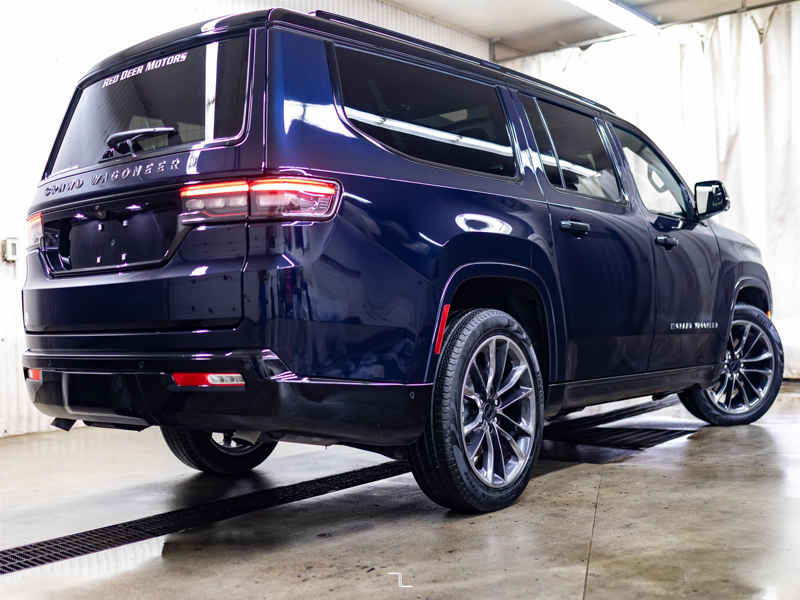 Jeep Grand Wagoneer L